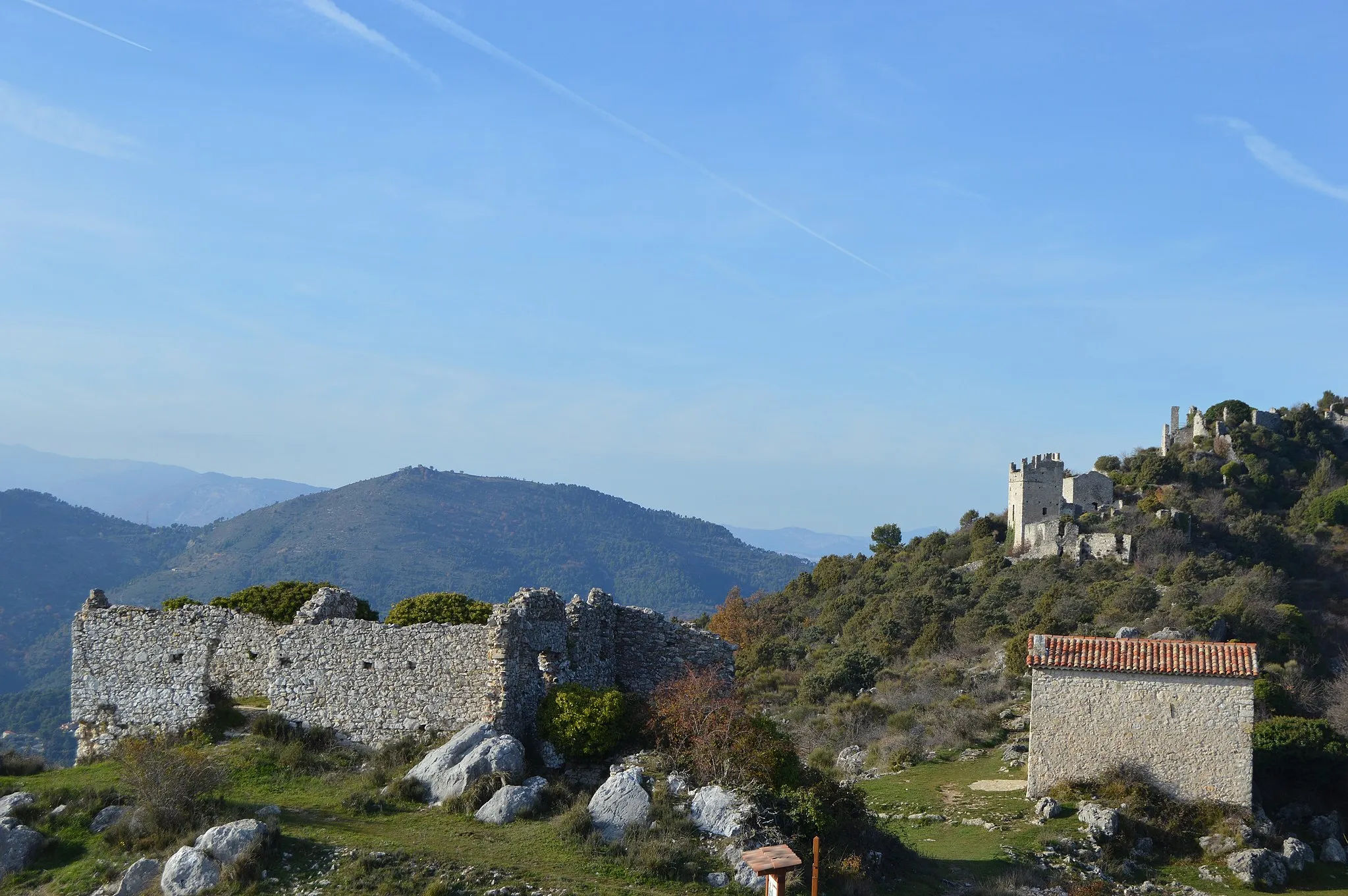 Photo showing: Ruines de Castel Nuovo, Col de Châteauneuf, Mont Macaron.