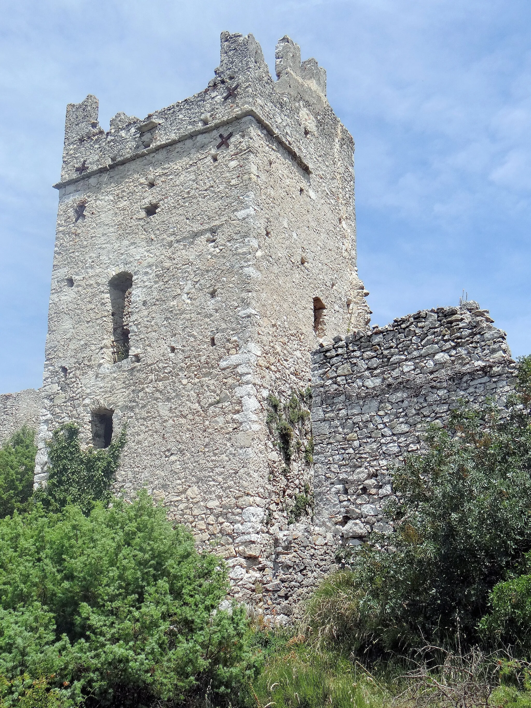 Photo showing: Châteauneuf-Villevieille - Ruines du vieux village de Châteauneuf