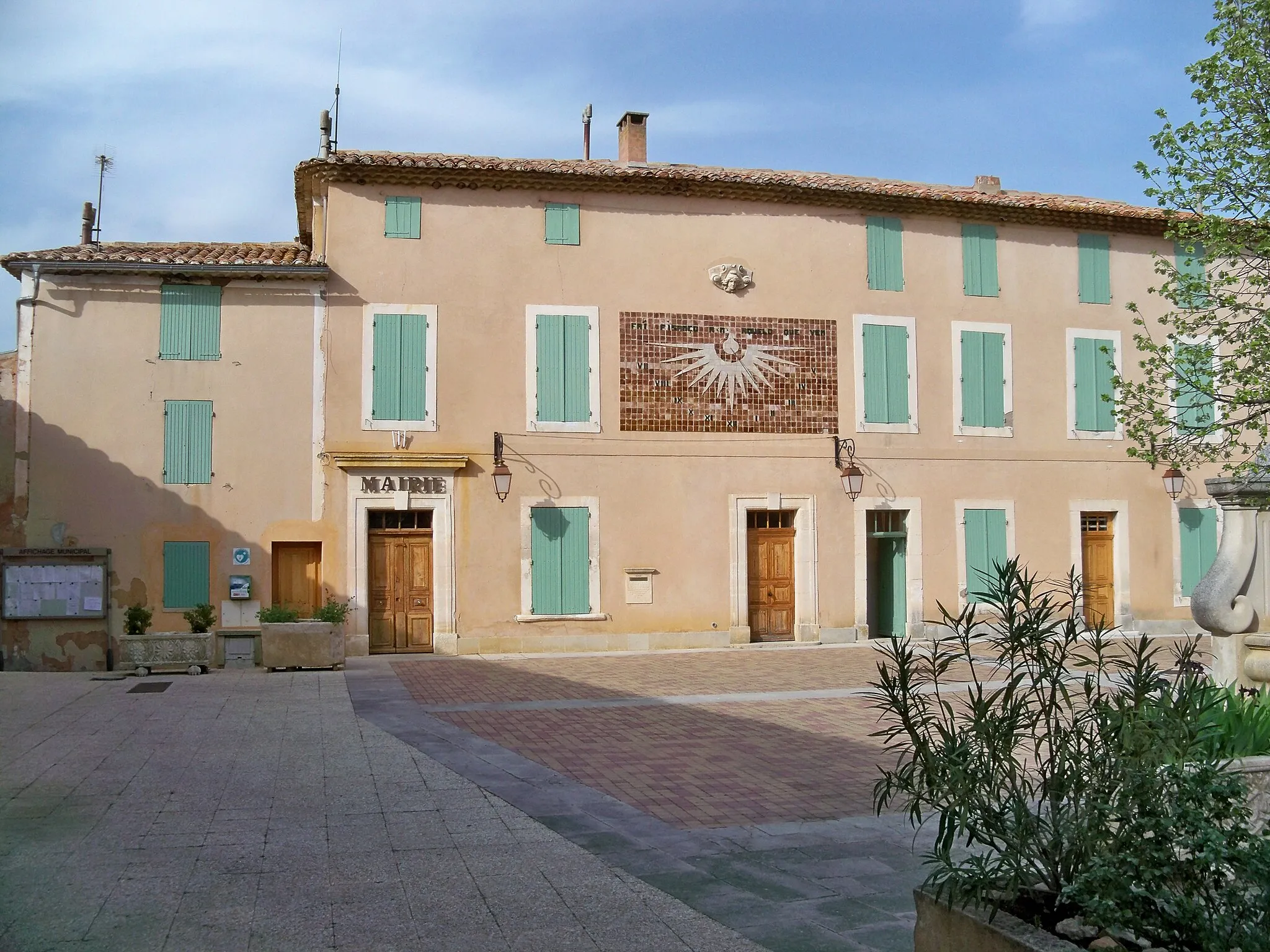 Photo showing: Town hall of Gargas, Vaucluse, France