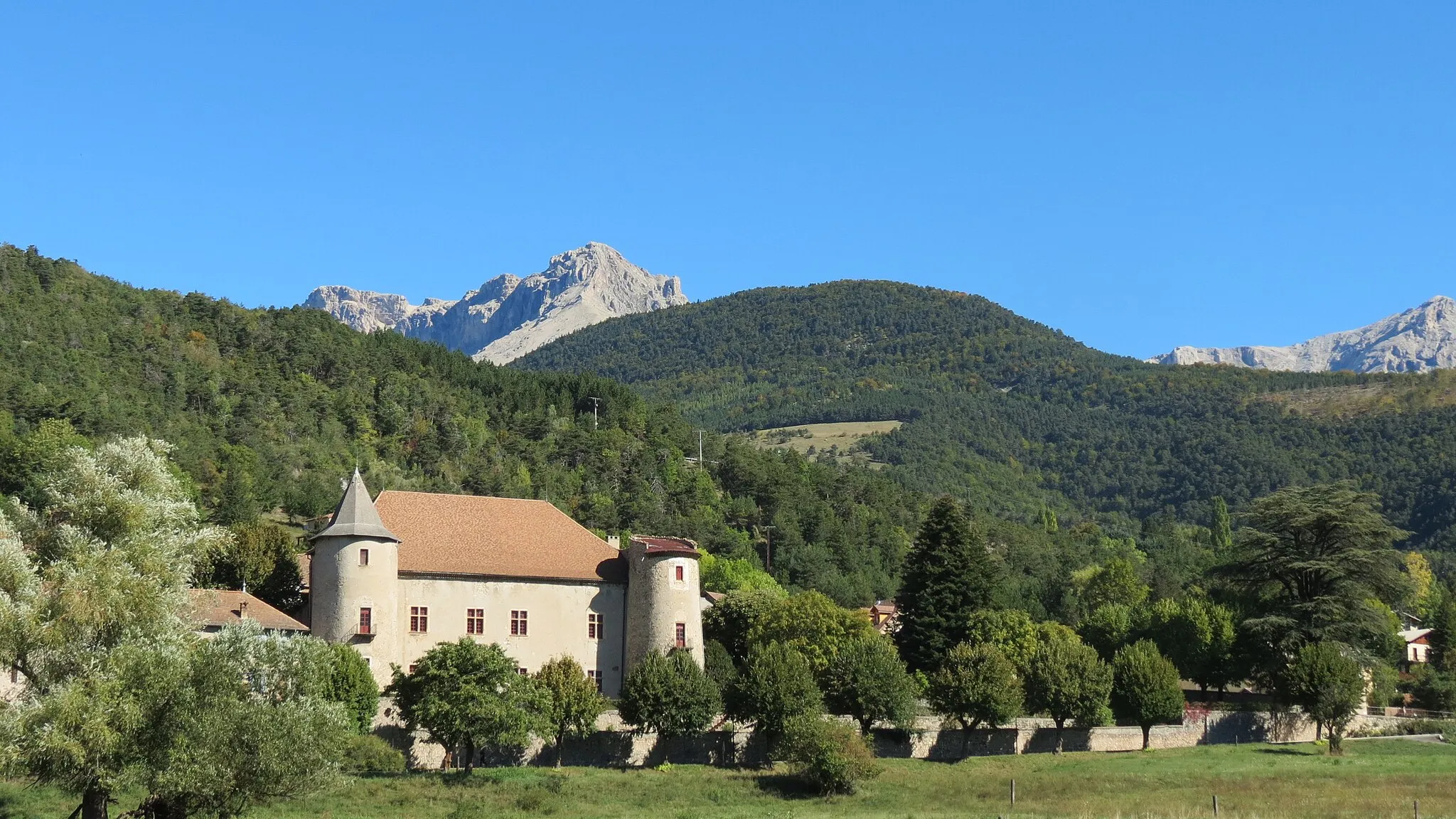 Photo showing: This building is indexed in the base Mérimée, a database of architectural heritage maintained by the French Ministry of Culture, under the reference PA00080591 .