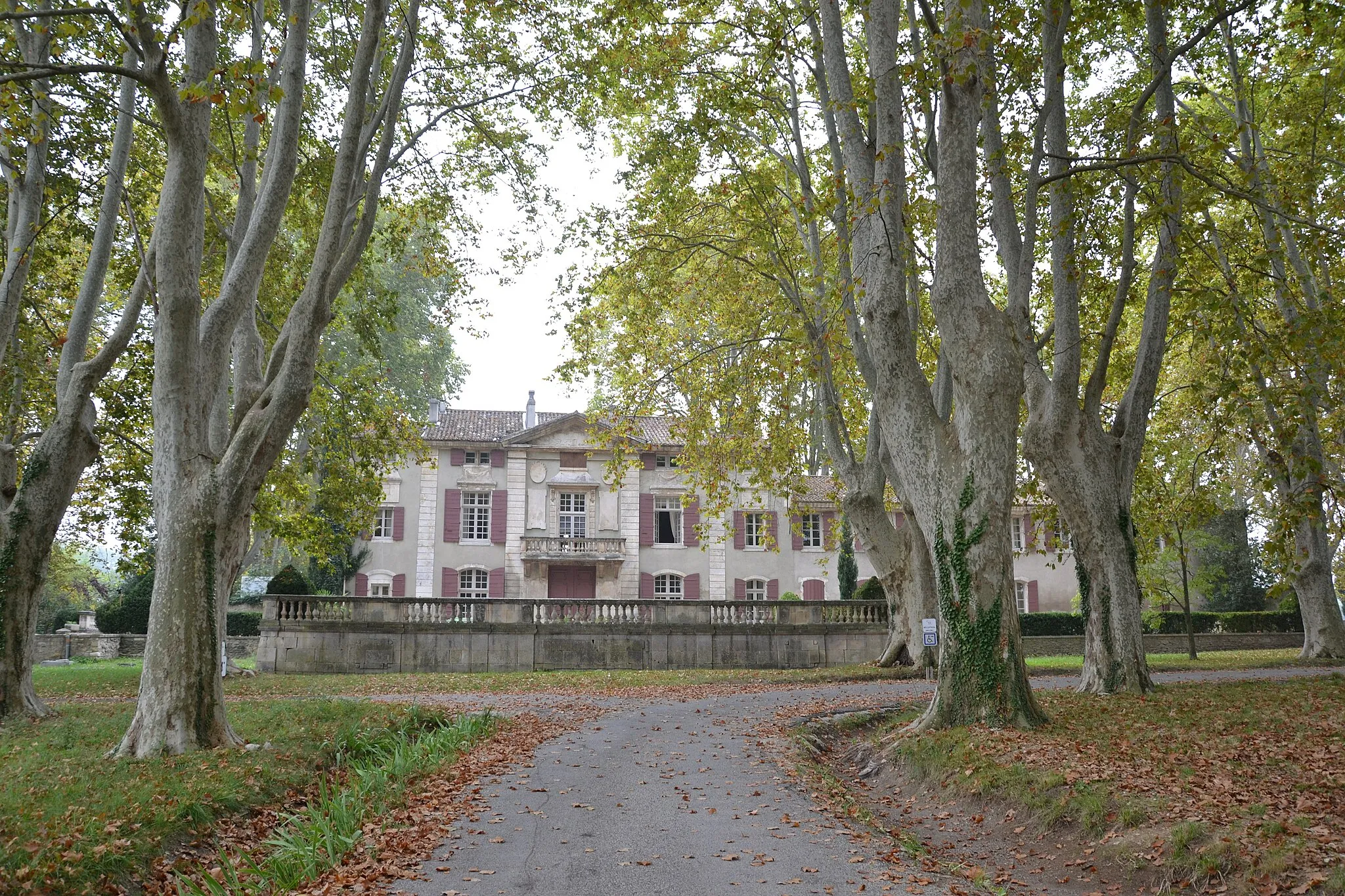 Photo showing: This building is indexed in the base Mérimée, a database of architectural heritage maintained by the French Ministry of Culture, under the reference PA00125716 .