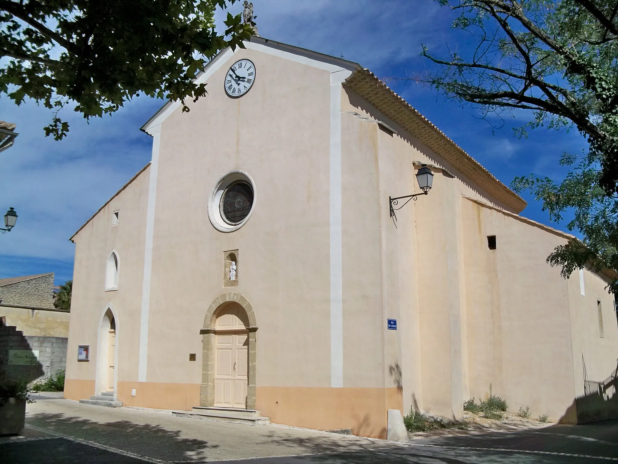 Photo showing: église Saint Michel, du hameau de la Galle, Uchaux, Vaucluse, France