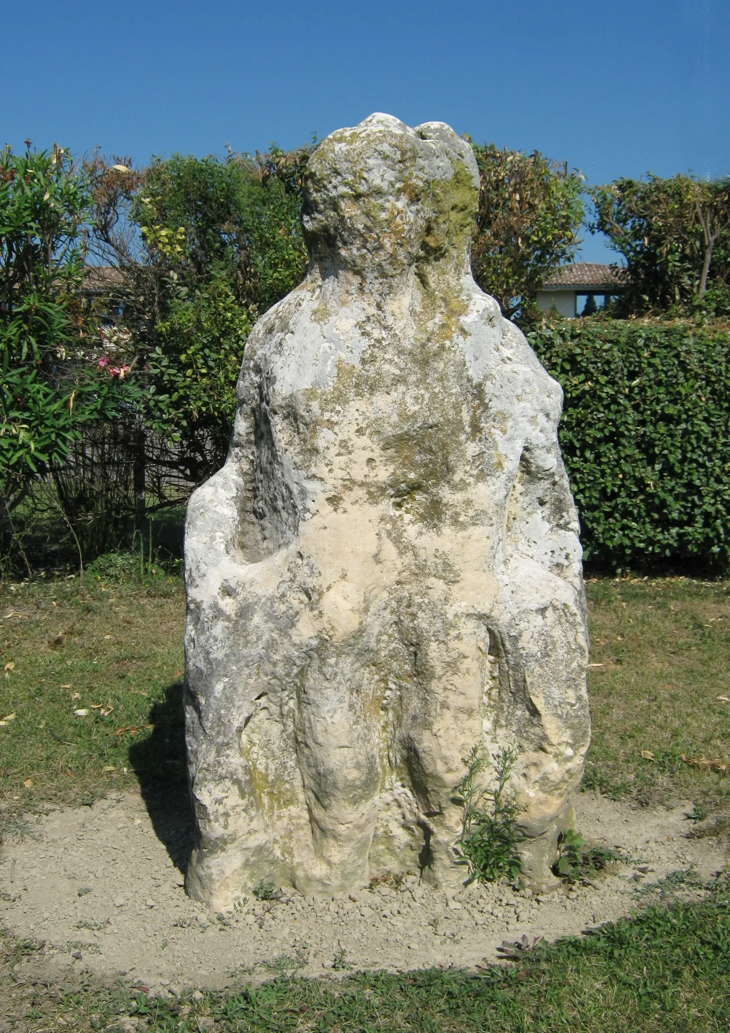 Photo showing: La Mourgue statue in St-Etienne-du-Grès (13103)