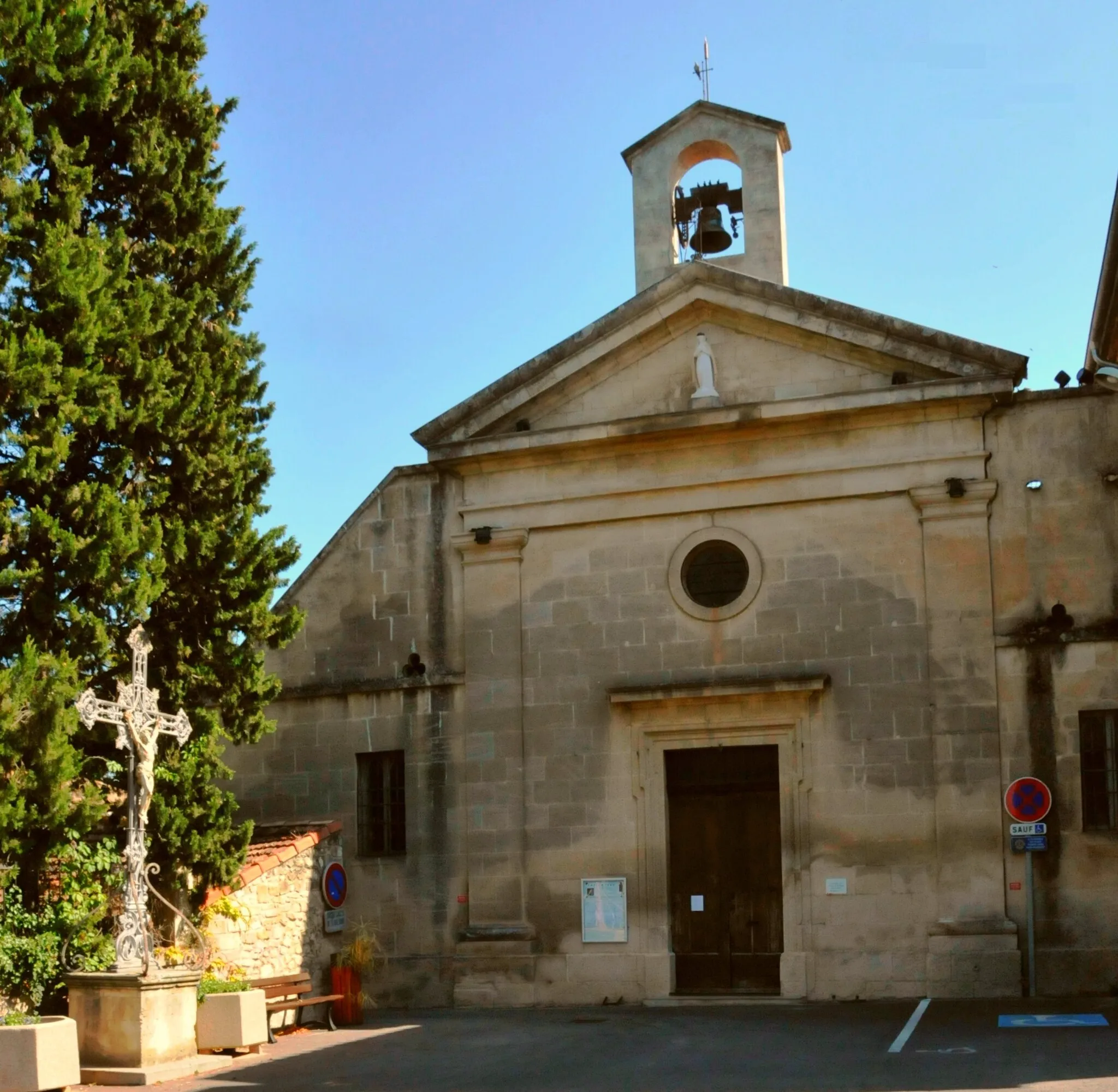 Photo showing: Kirche St. Ètienne in Saint Étienne-du-Grès