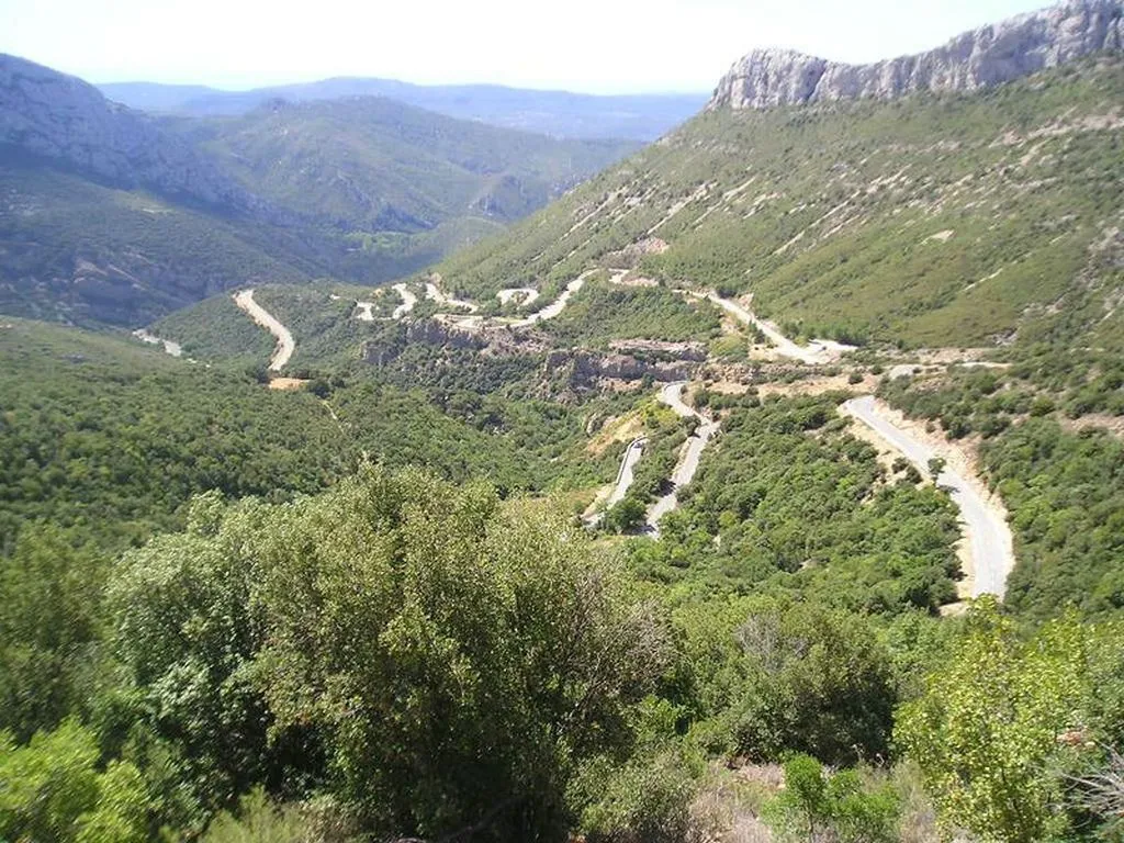 Photo showing: vue de la montée vers le col de l' Espigoulier, depuis Gémenos