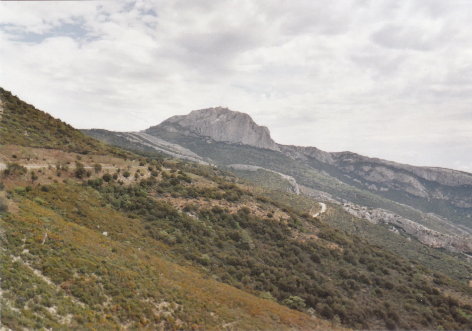 Photo showing: Le Pic de Bertagne vu depuis le col de l'Espigoulier.