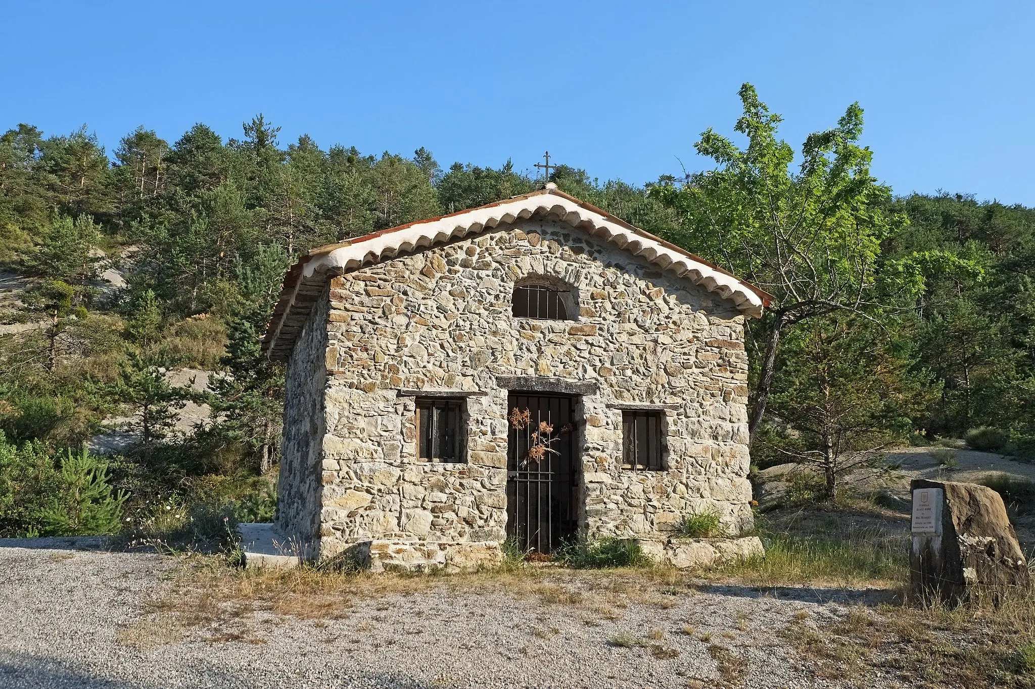 Photo showing: La chapelle Sainte-Anne de Massoins.