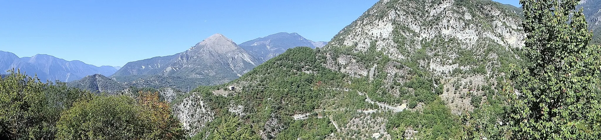 Photo showing: La Tour (Alpes-Maritimes) - Panorama vers l'ouest, la vallée de la Tinée et Tournefort