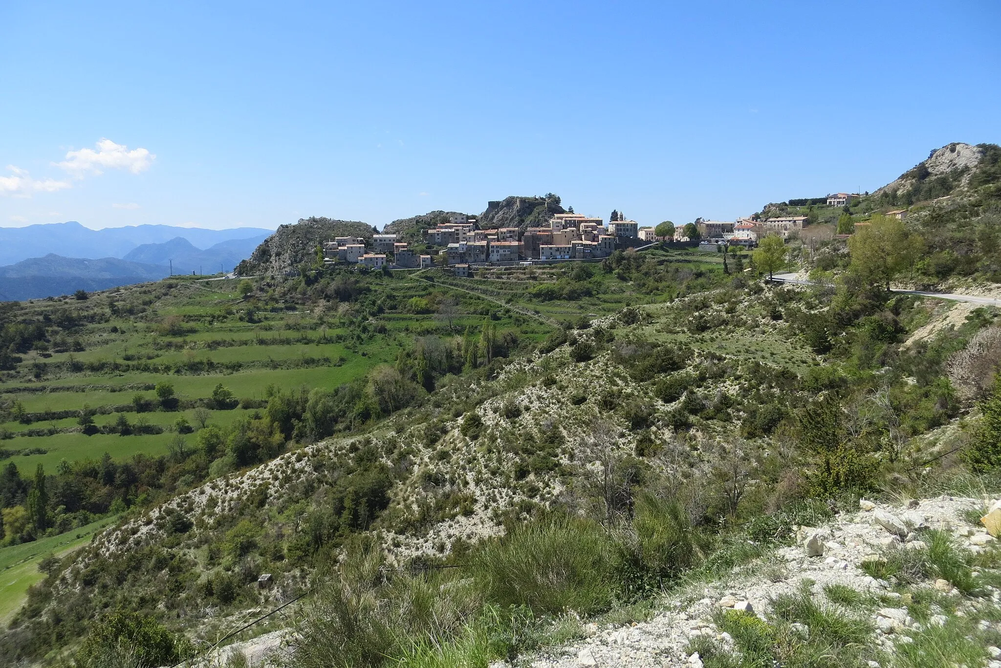 Photo showing: Village d'Ascros (Alpes-Maritimes) : vue générale depuis l'Est