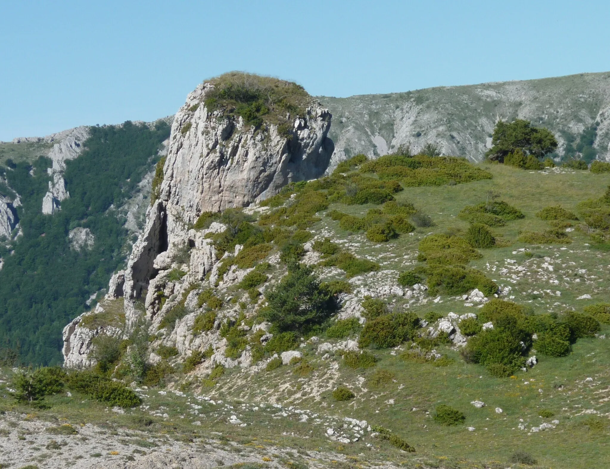 Photo showing: Massif du Chiran, in the Alps de High Provence.