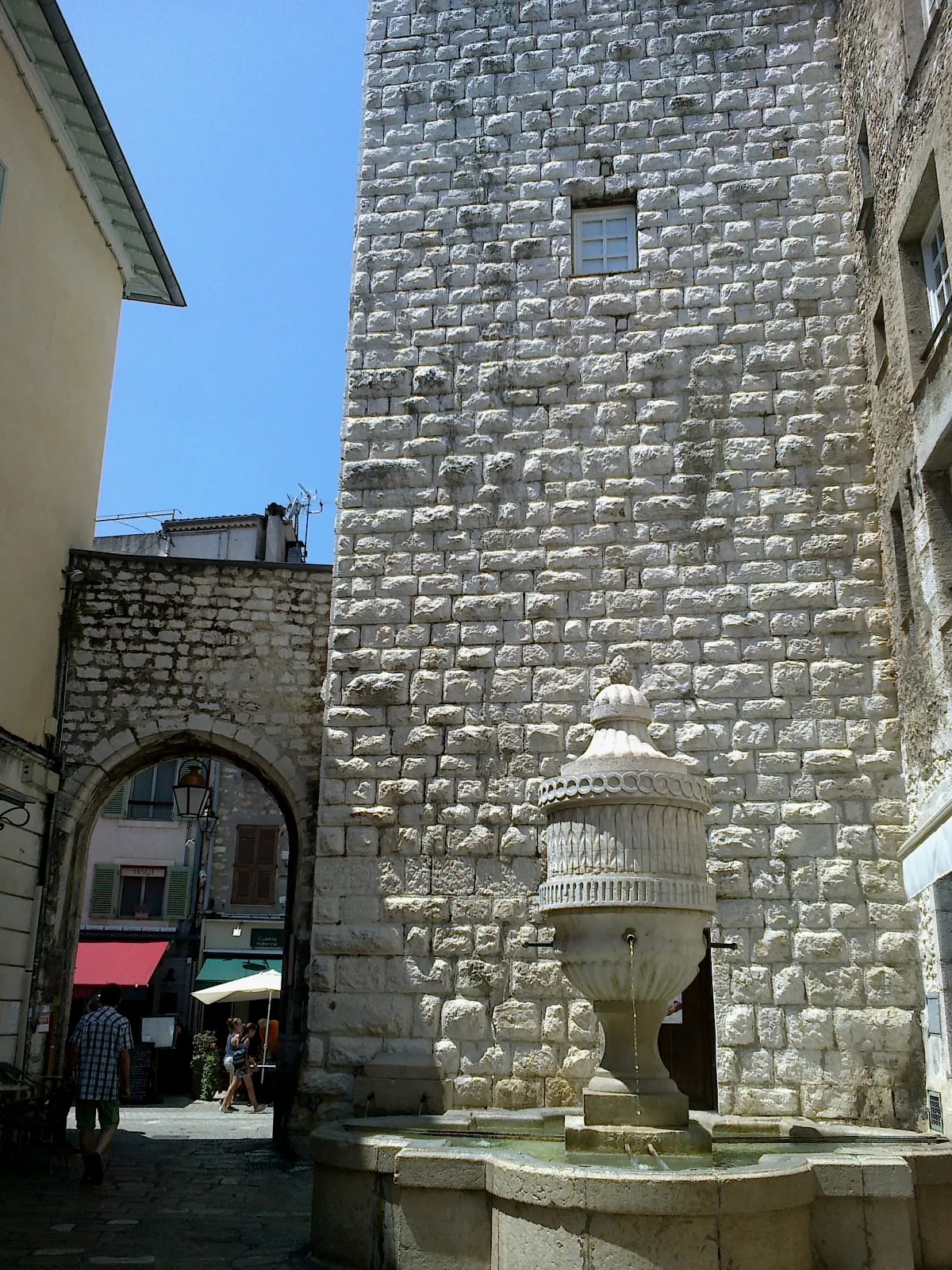 Photo showing: Vence Place Peyra Fontaine Tour