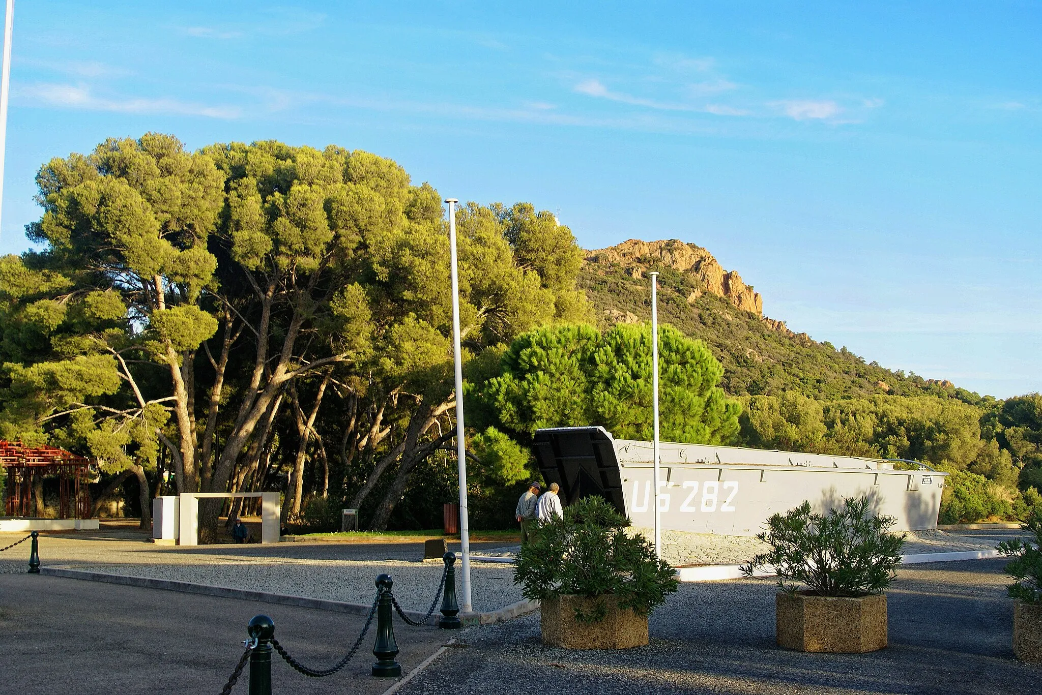 Photo showing: Drammont - Boulevard de la 36ème Division du Texas - View SE on War Memorial