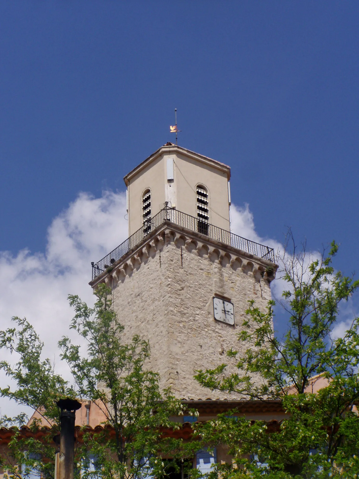 Photo showing: The bell tower of the Church of Fuveau