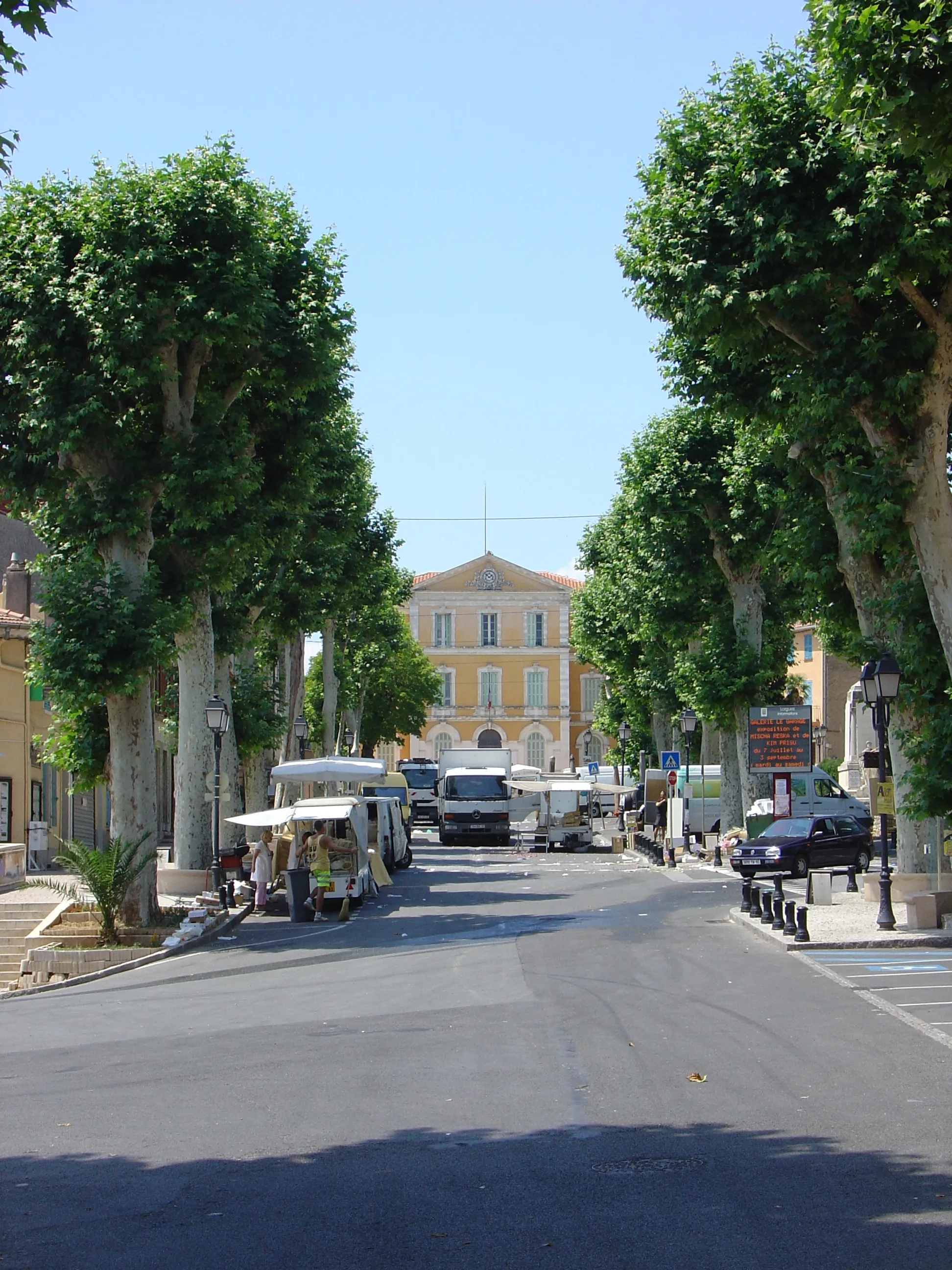 Photo showing: Jour de marché est plus dans les Lourges