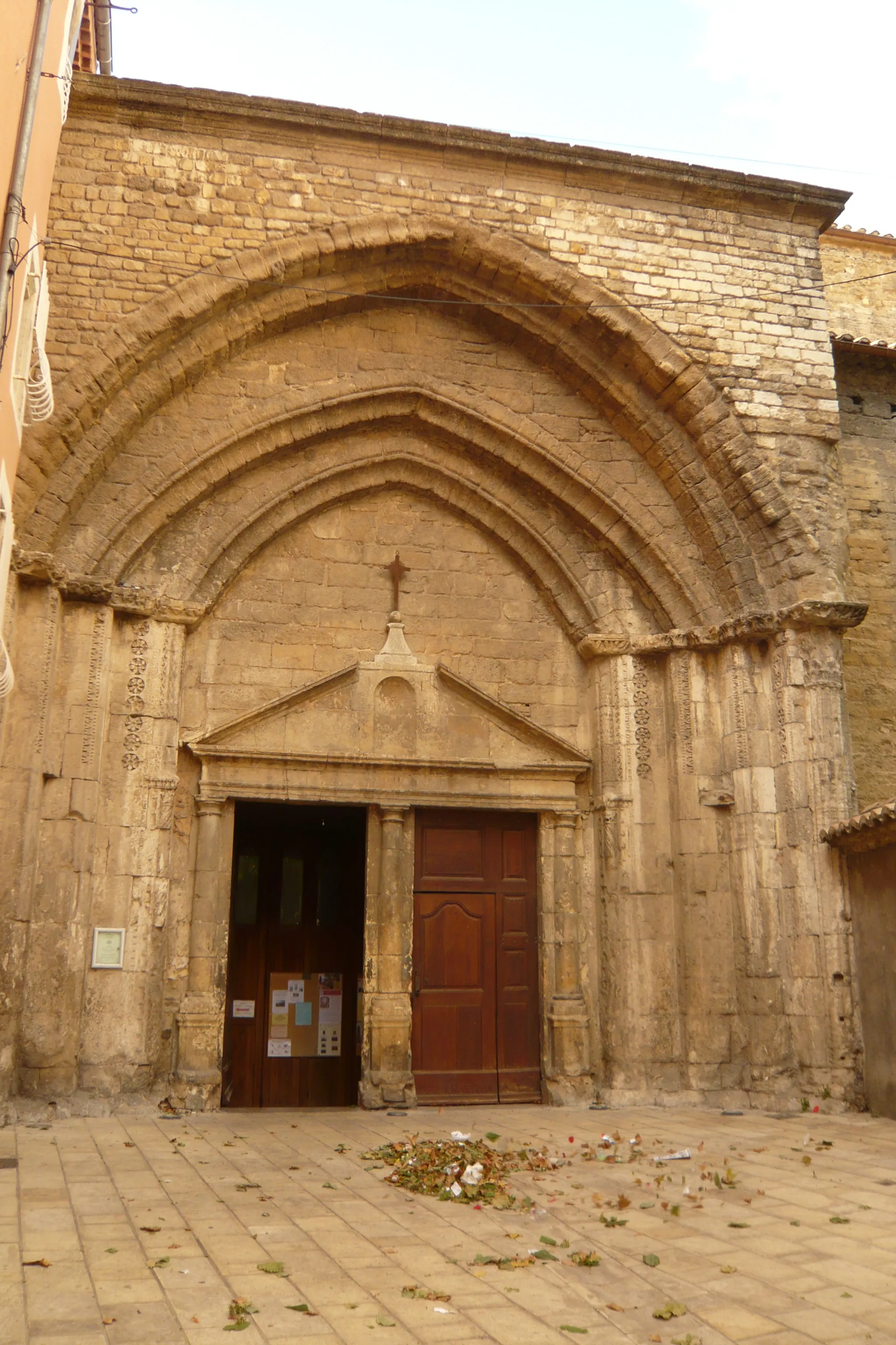 Photo showing: This building is classé au titre des monuments historiques de la France. It is indexed in the base Mérimée, a database of architectural heritage maintained by the French Ministry of Culture, under the reference PA00082100 .