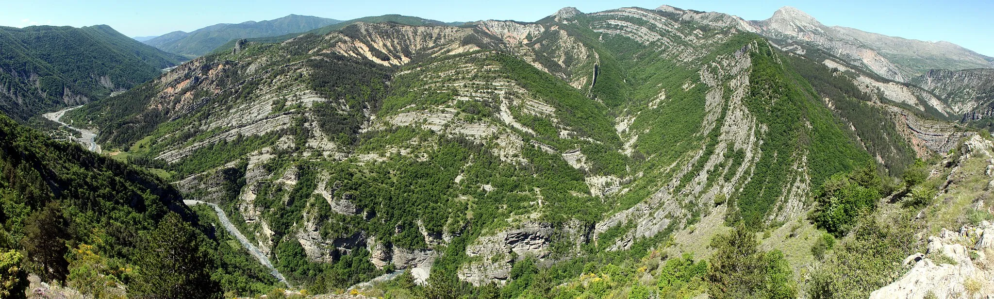 Photo showing: Pli du Vélodrôme dans la vallée du Bès. Assemblage de 5 photos.