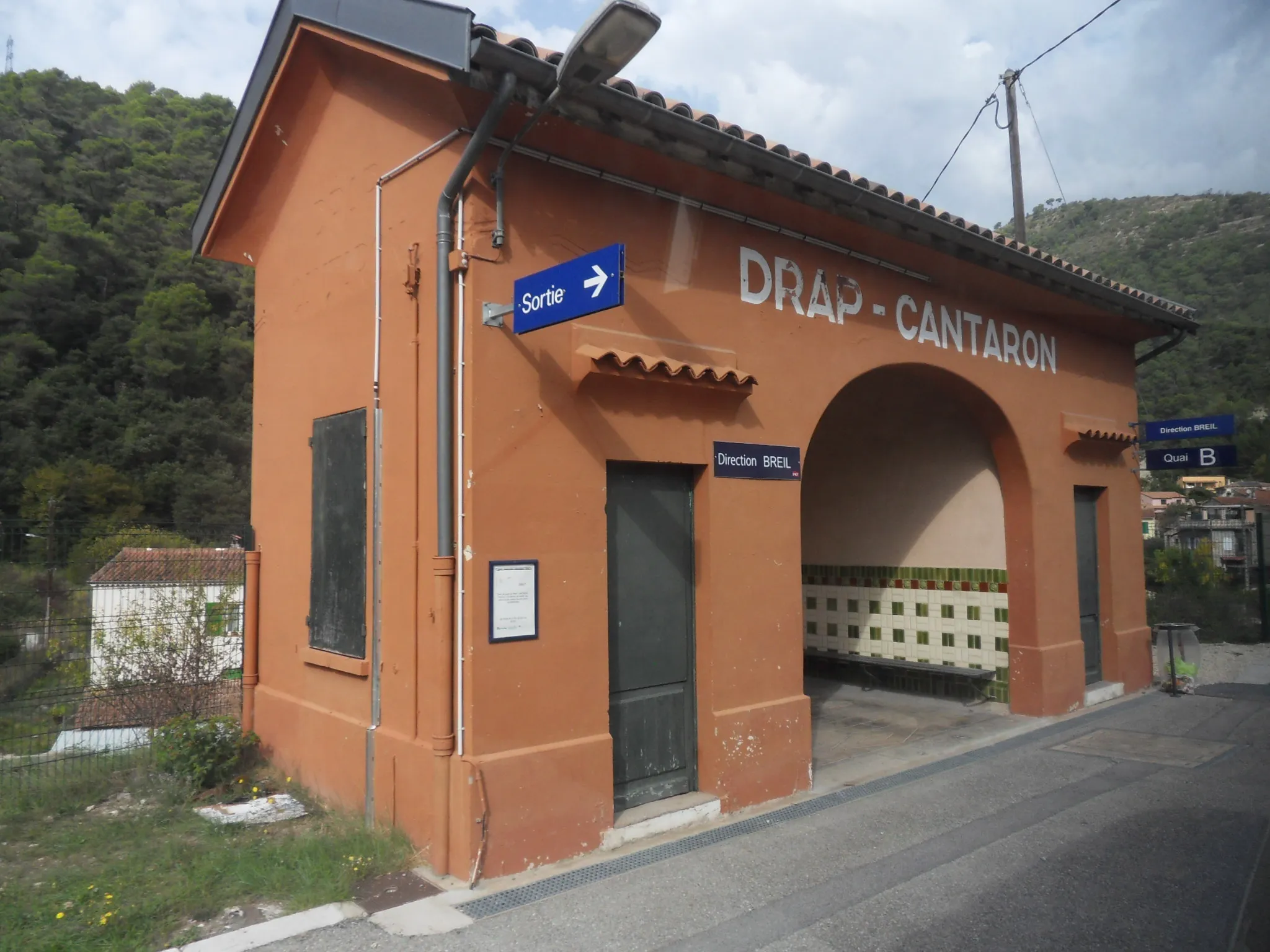 Photo showing: The train station of Drap - Cantaron, France.