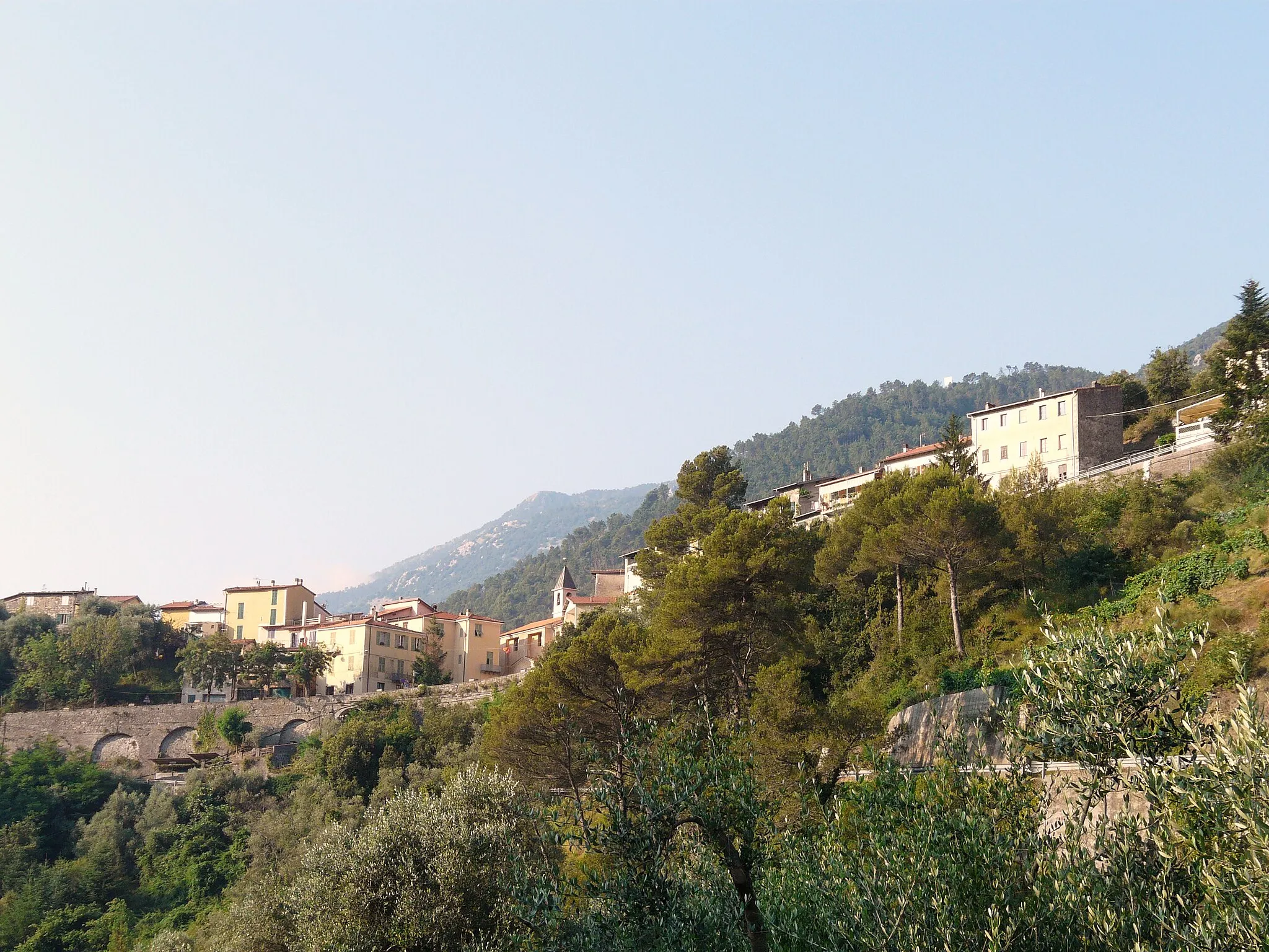 Photo showing: Panorama di Olivetta San Michele, Liguria, Italia
