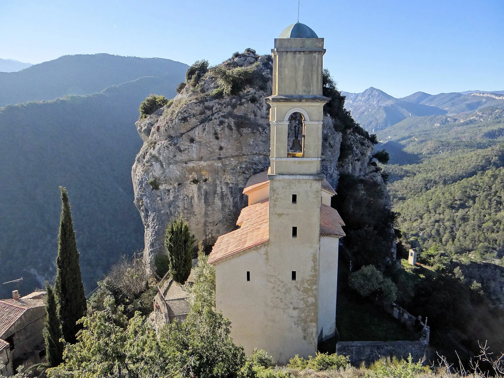 Photo showing: Pierrefeu - Église Saint-Sébastien-Saint-Martin de Vieux-Pierrefeu - Le clocher à l'est