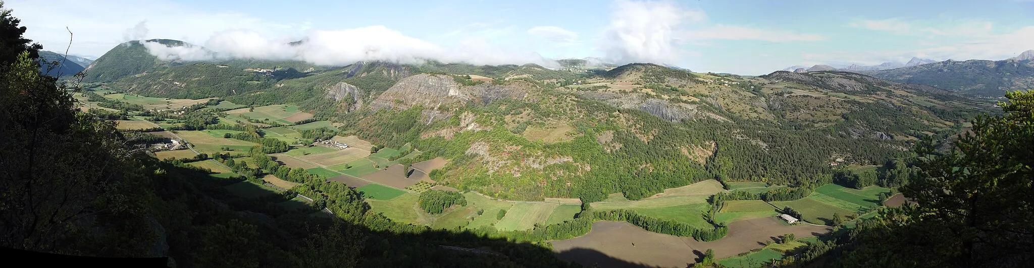 Photo showing: Vallée de l'Avance vue de la colline d'Avançon