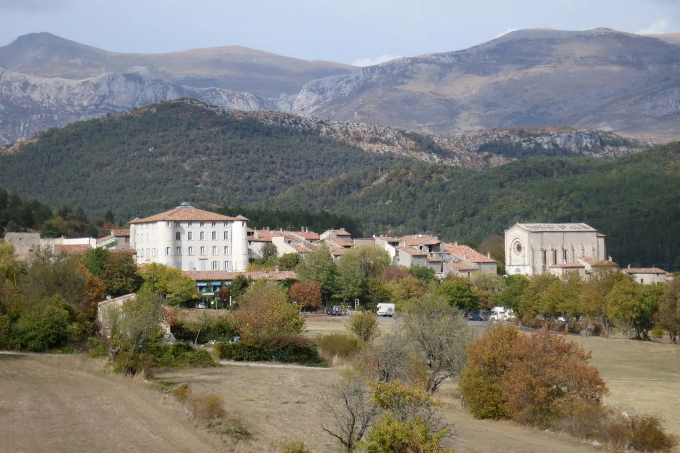 Photo showing: Vue de La Palud-sur-Verdon, du château et de l'église Notre-Dame de Vauvert