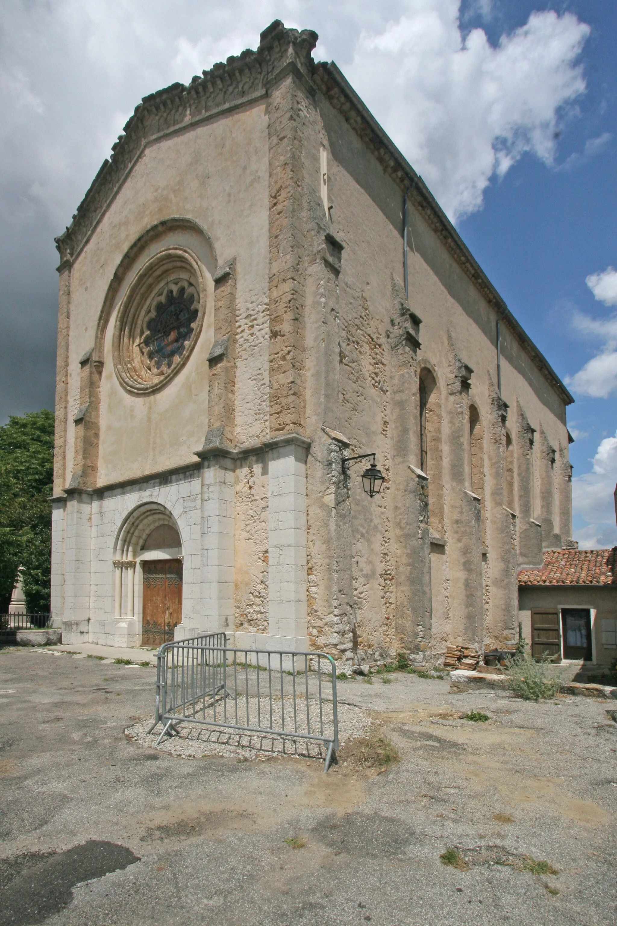 Photo showing: Église Notre-Dame de Vauvert (La Palud-sur-Verdon)
Camera location 43° 46′ 48.04″ N, 6° 20′ 33.01″ E View this and other nearby images on: OpenStreetMap 43.780010;    6.342502