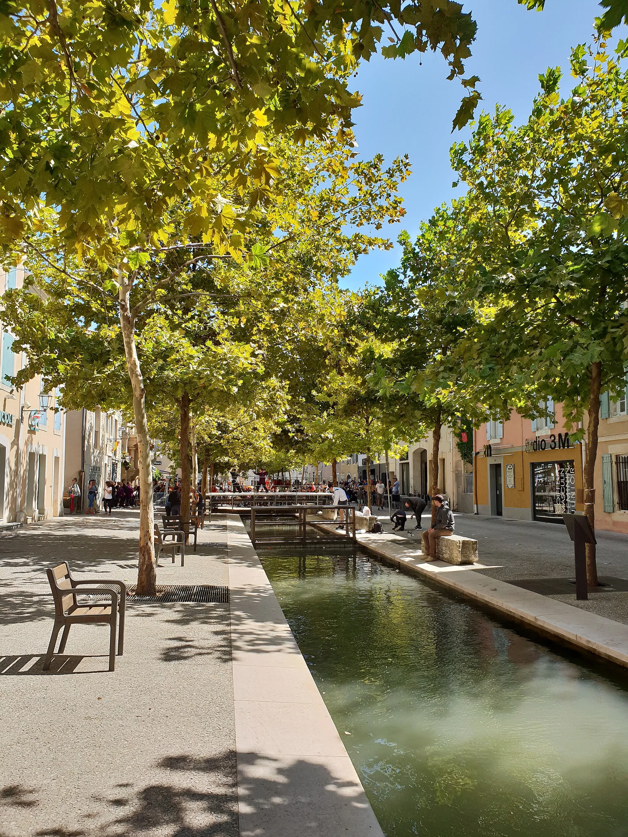 Photo showing: Seul tronçon de la Roubine des Moulins encore découvert dans le village