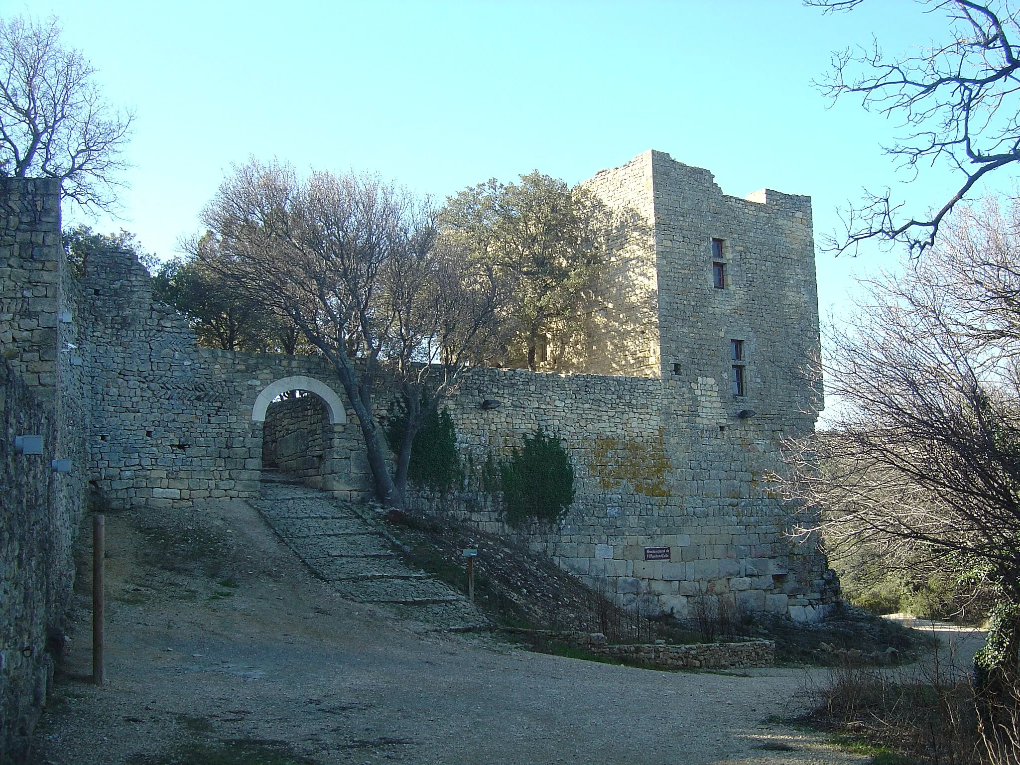 Photo showing: Entrée du château de Gicon sur la commune de Chusclan (Gard)