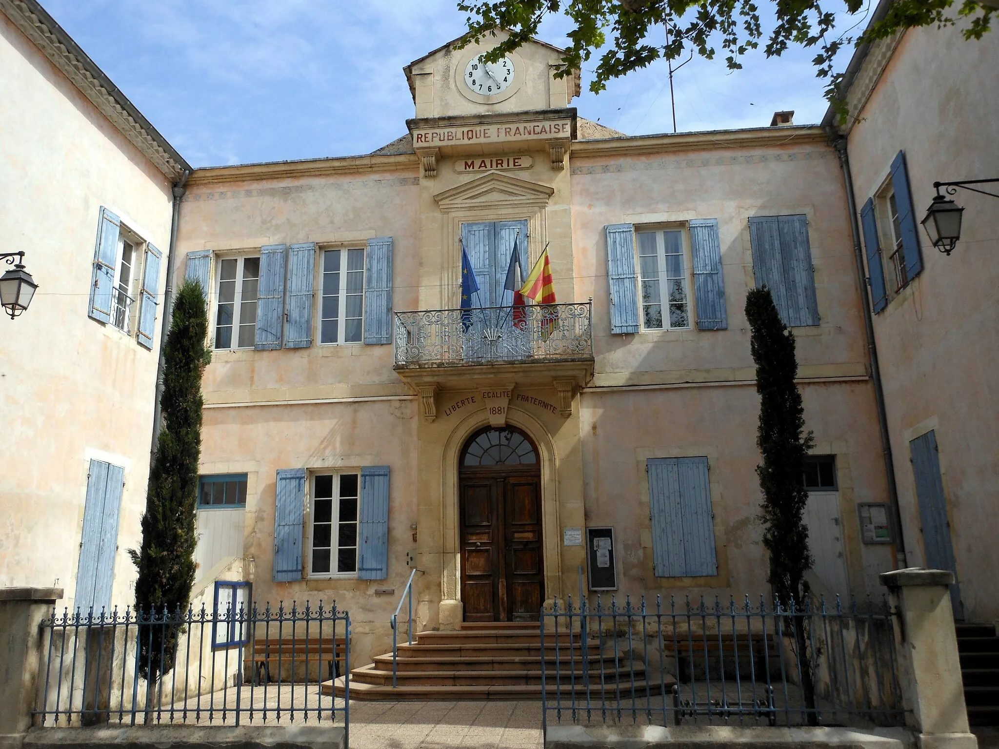 Photo showing: Town hall of Vallabrègues.