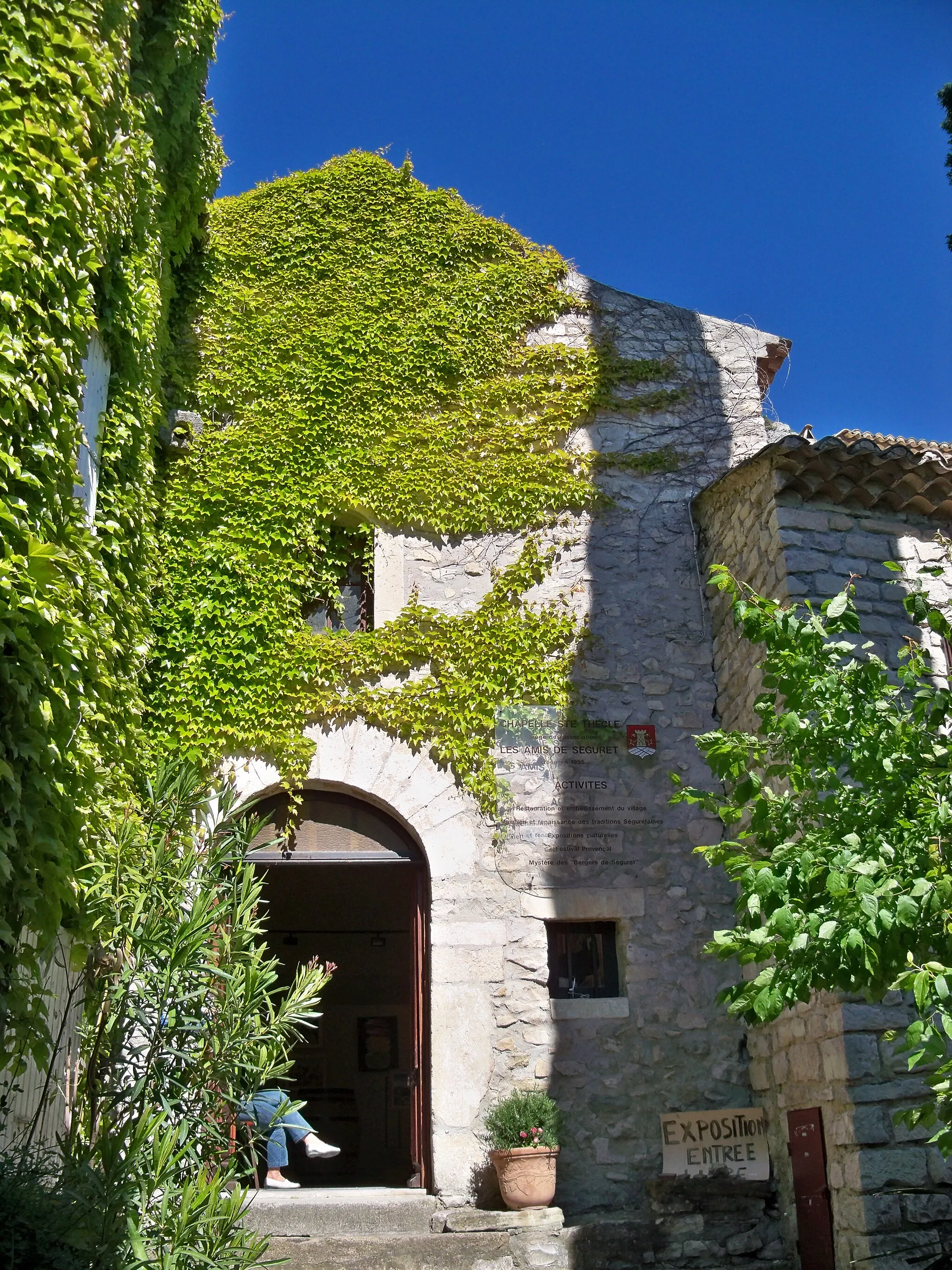 Photo showing: Chapelle Saint-Thècle de Séguret