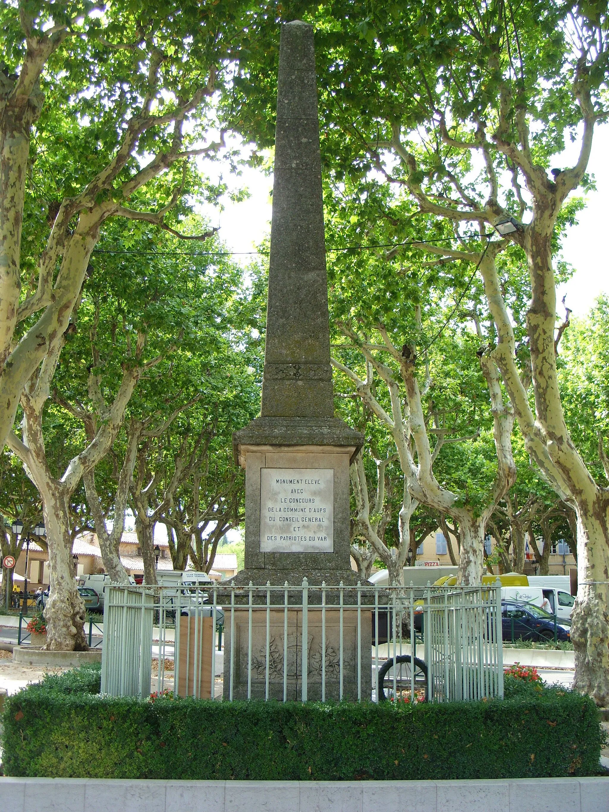 Photo showing: Monument de l'insurrection et de la résistance, place Martin Bidouré (face est). Obélisque érigé en 1881.