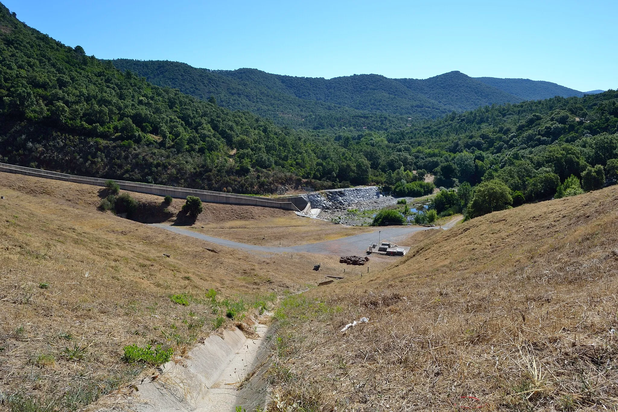 Photo showing: Dam of the Verne river in La Môle, France