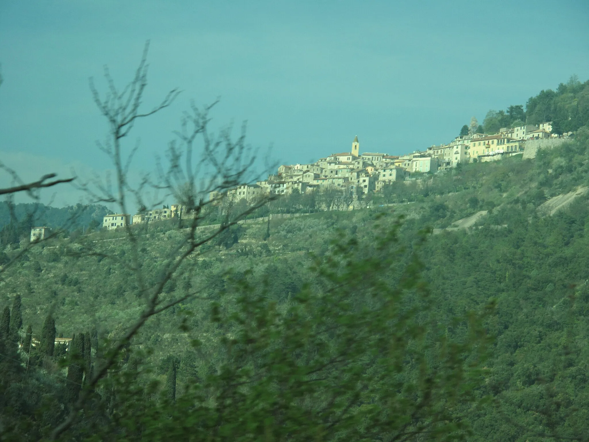 Photo showing: The village of Sainte-Agnès seen from the road down to Menton (Alpes-Maritimes, France).
