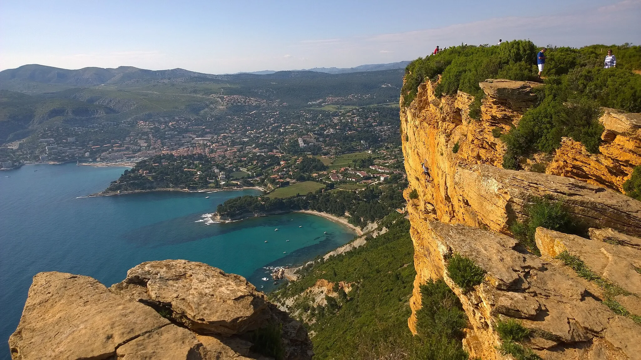 Photo showing: La baie de Cassis du haut du Cap Canaille