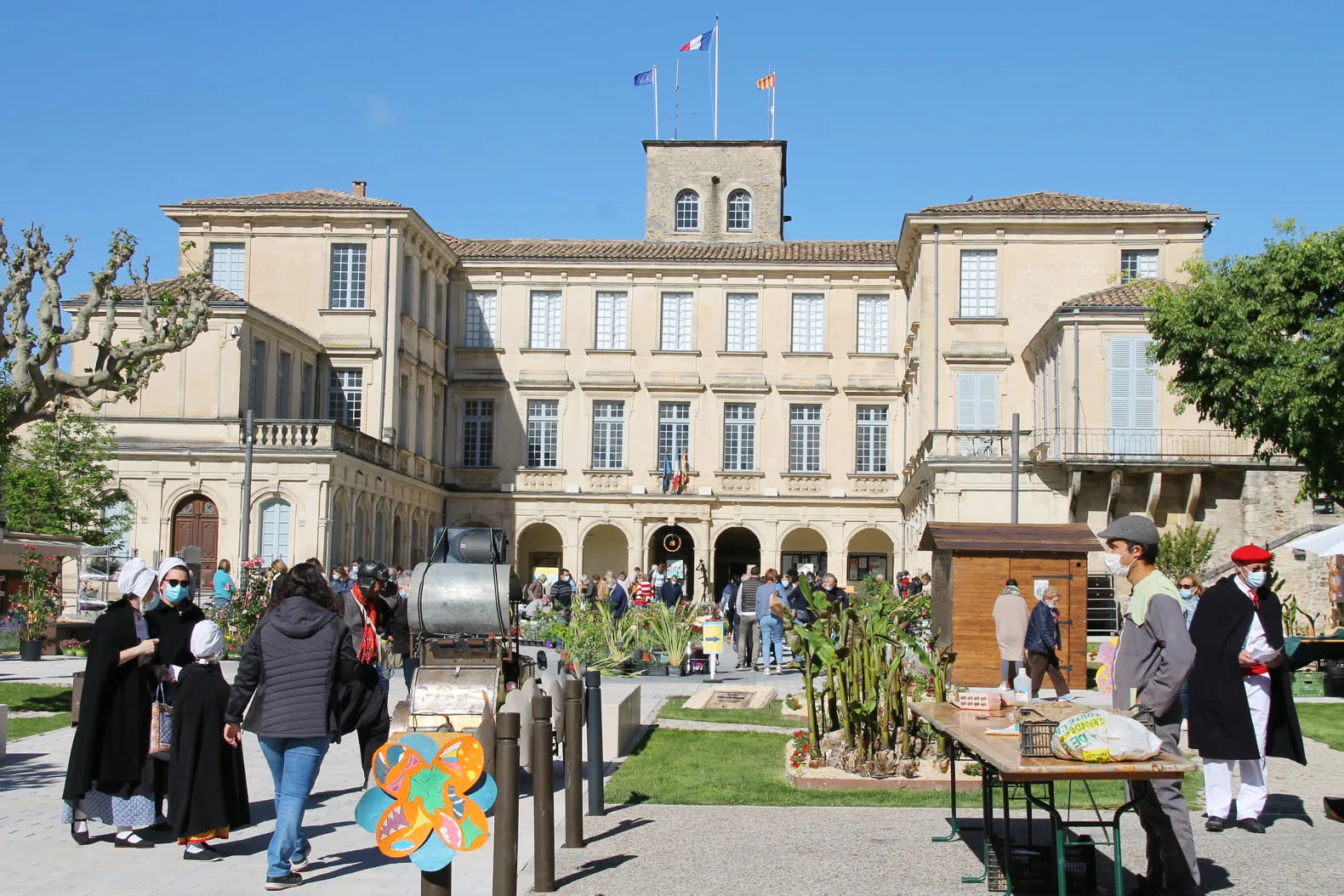 Photo showing: Château de Simiane et hôtel de ville de Valréas