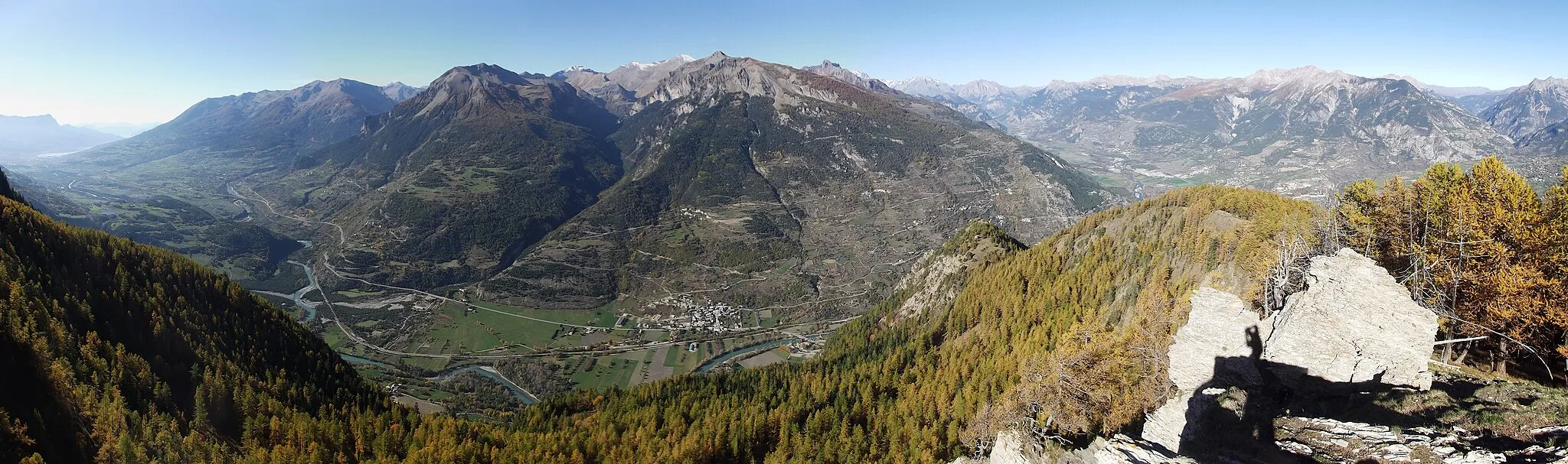 Photo showing: Vallée de la Durance du lac de Serre-Ponçon à la Roche-de-Rame