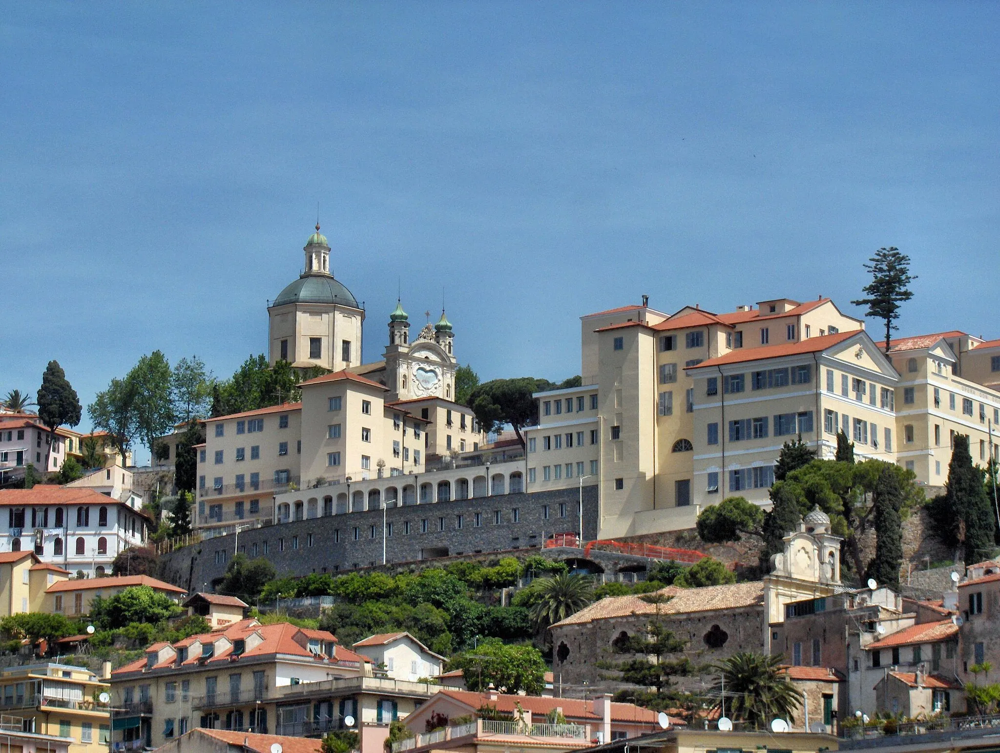 Photo showing: View on the historic center of Sanremo, Italy