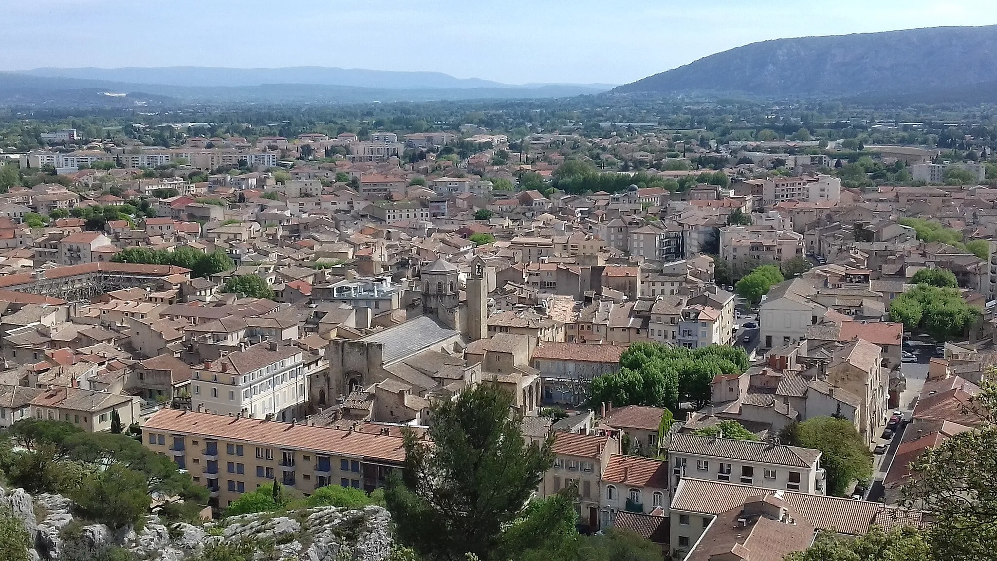 Photo showing: Panorama de la vieille ville de Cavaillon, photo prise depuis le sommet de la colline Saint-Jacques.