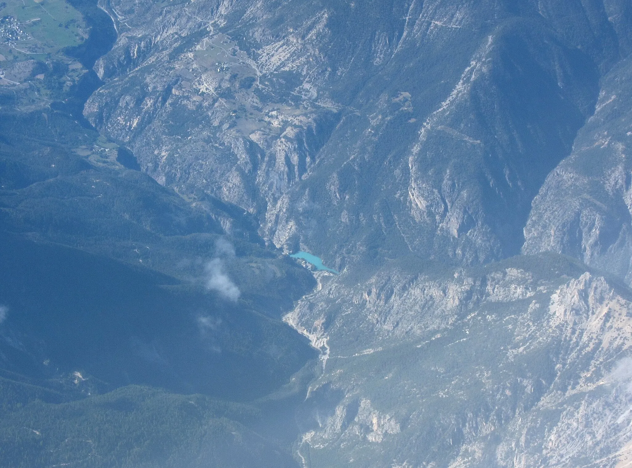 Photo showing: Aerial view of Maison du Roy and the canyons of the Cristillan and Guil.