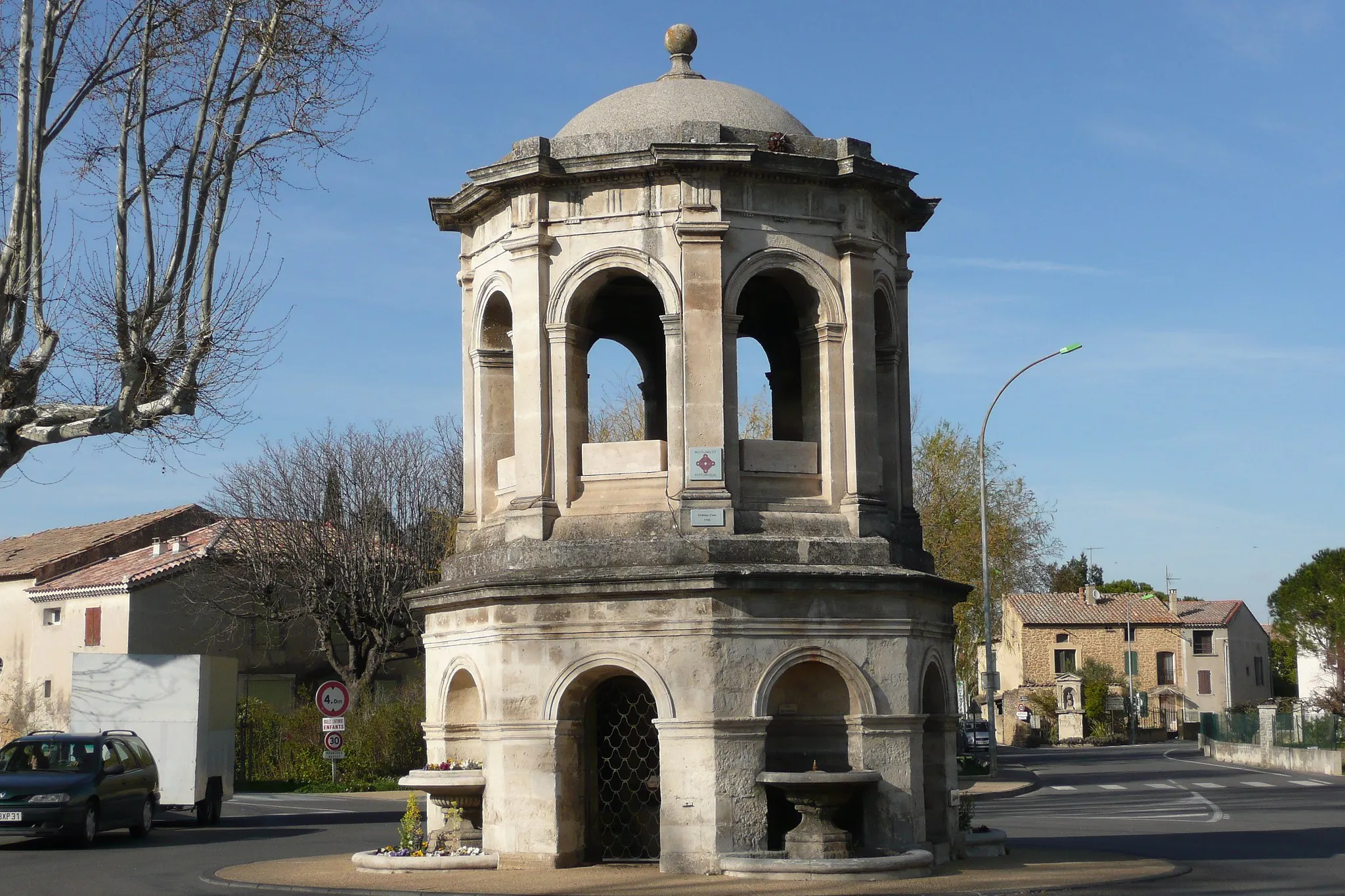 Photo showing: Château d'eau 1745 à Bédarrides.