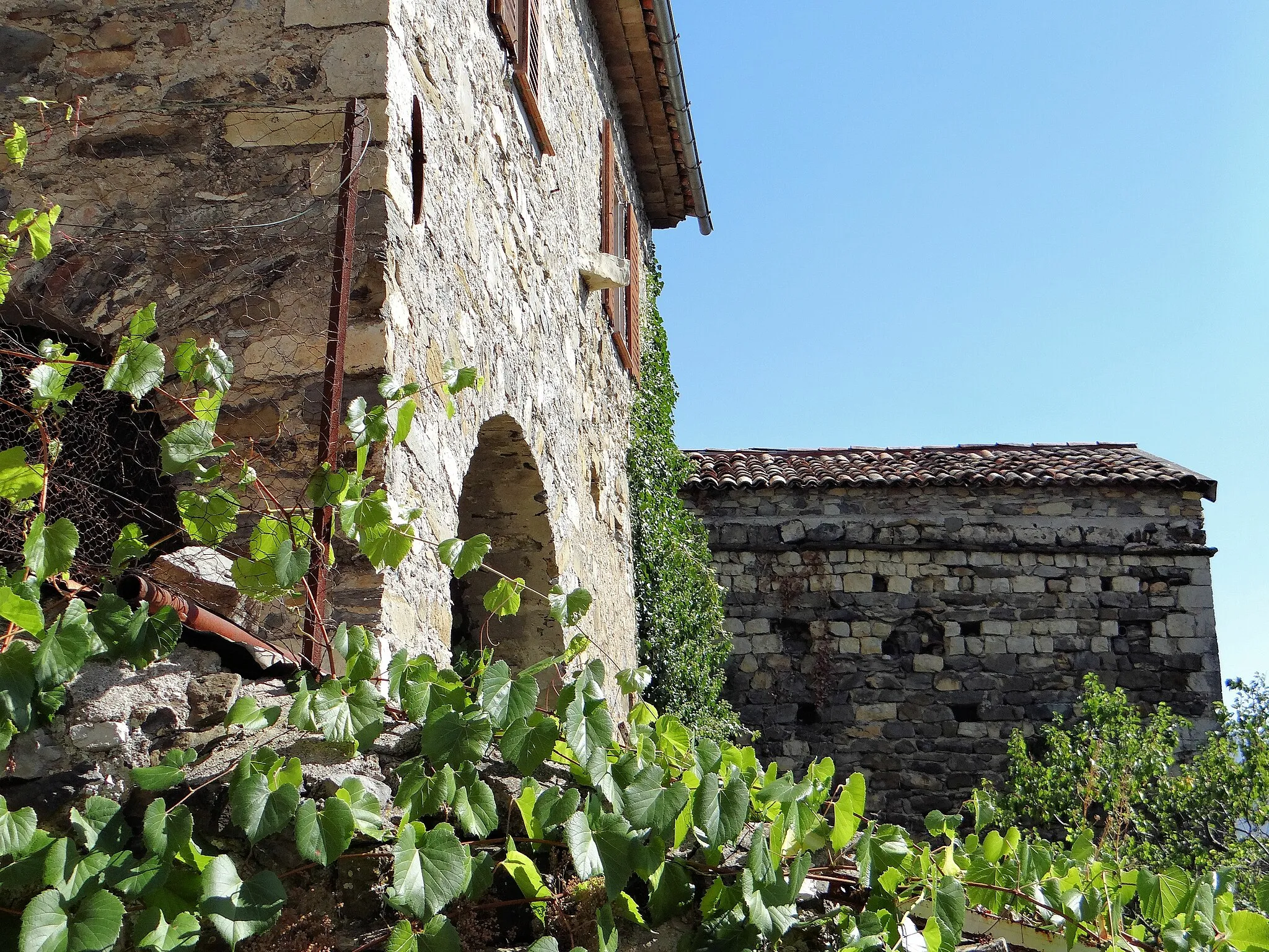 Photo showing: This building is indexed in the base Mérimée, a database of architectural heritage maintained by the French Ministry of Culture, under the reference PA00080885 .