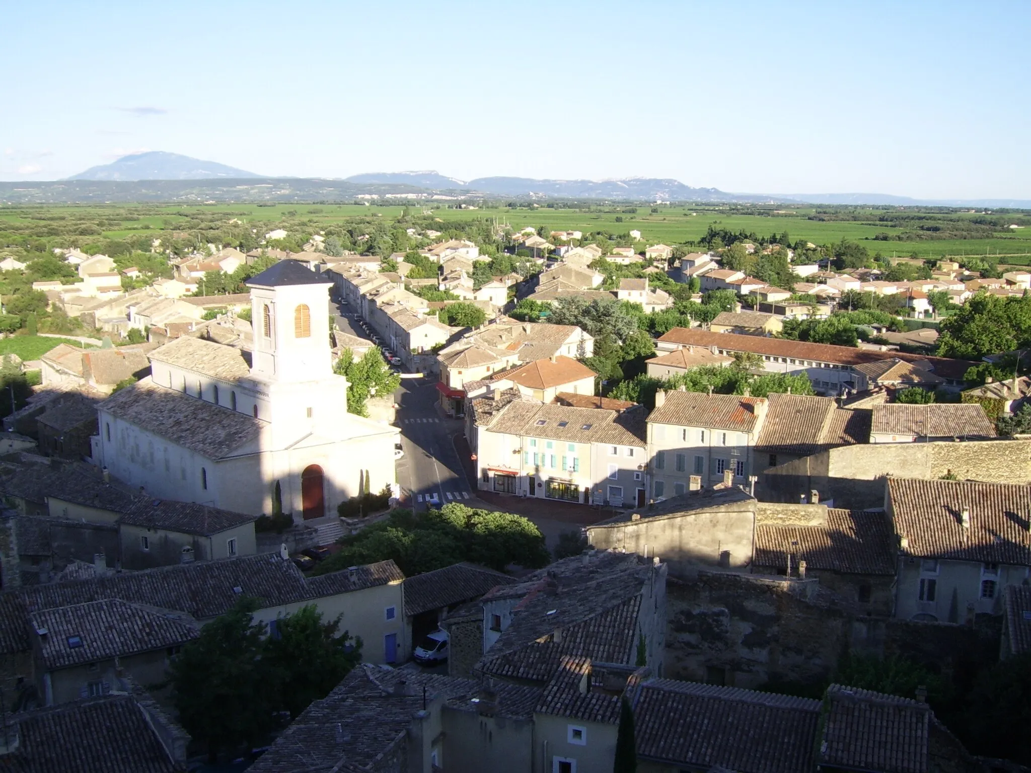 Photo showing: Vue de Suze-la-Rousse (Drôme, France), depuis le château. Au fond à gauche, le Mt Ventoux