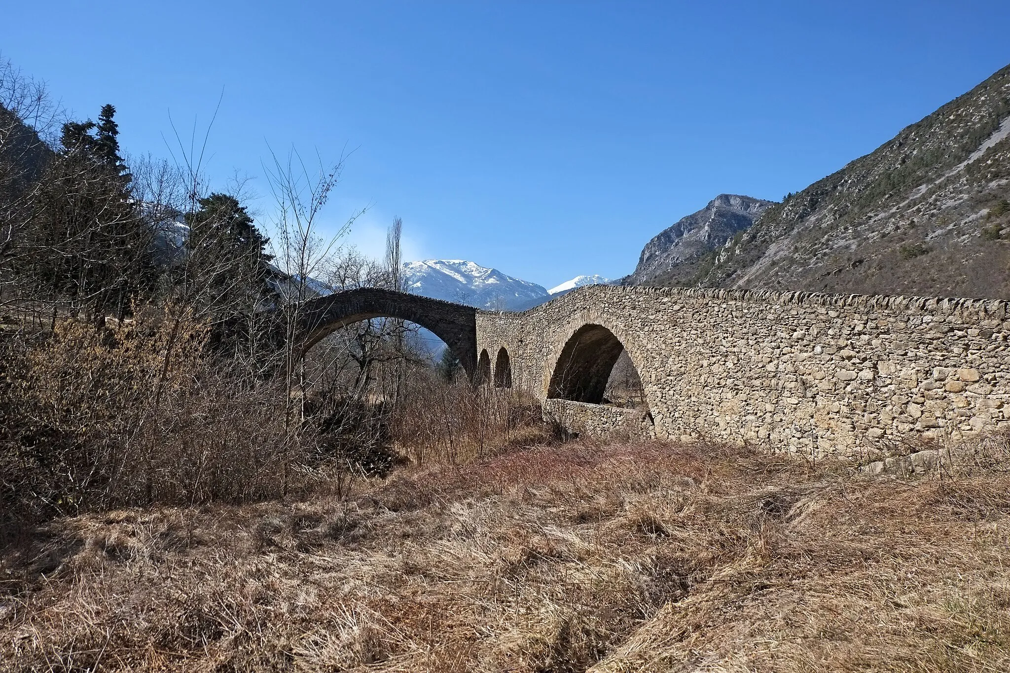 Photo showing: Le Pont du Coq de La Brigue (vue orientée ouest).