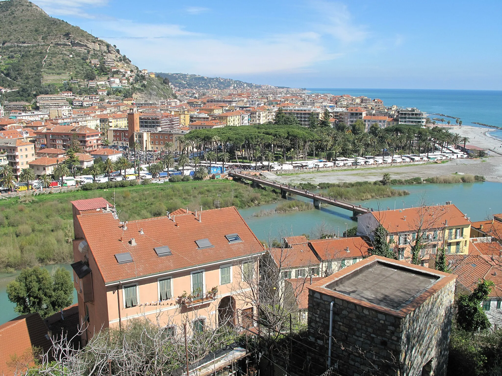 Photo showing: The new town of Ventimiglia (Liguria, Italy), seen from the old town.