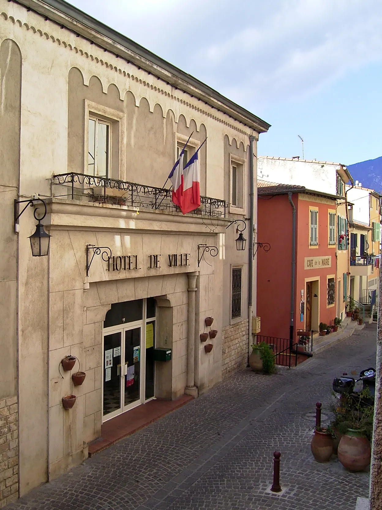 Photo showing: Contes Town Hall, in Contes, Alpes-Maritimes, France