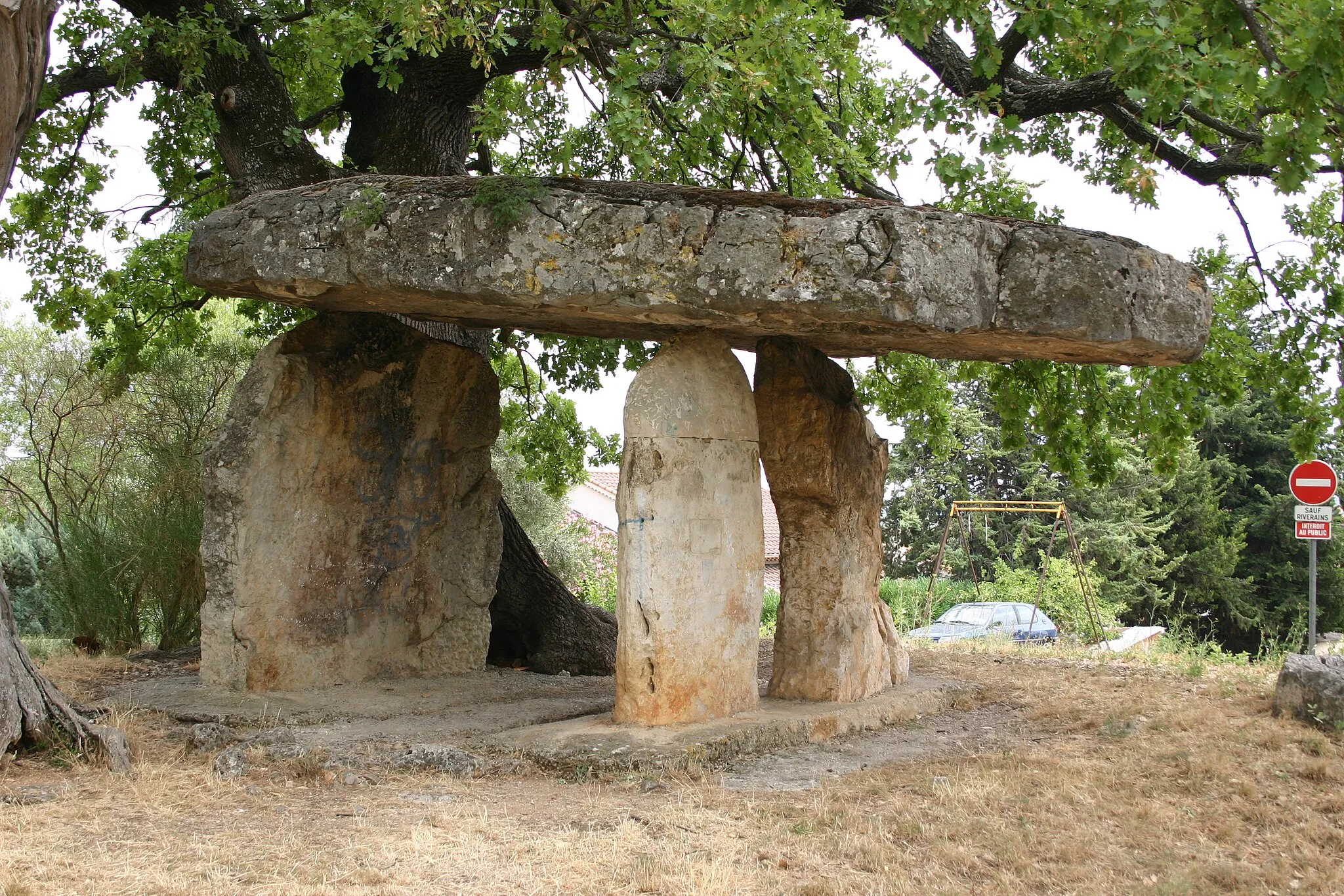 Photo showing: This stone is pre-historic. It is build by the celtic and plase near det town Draguignan in de department Var i Provence - France.