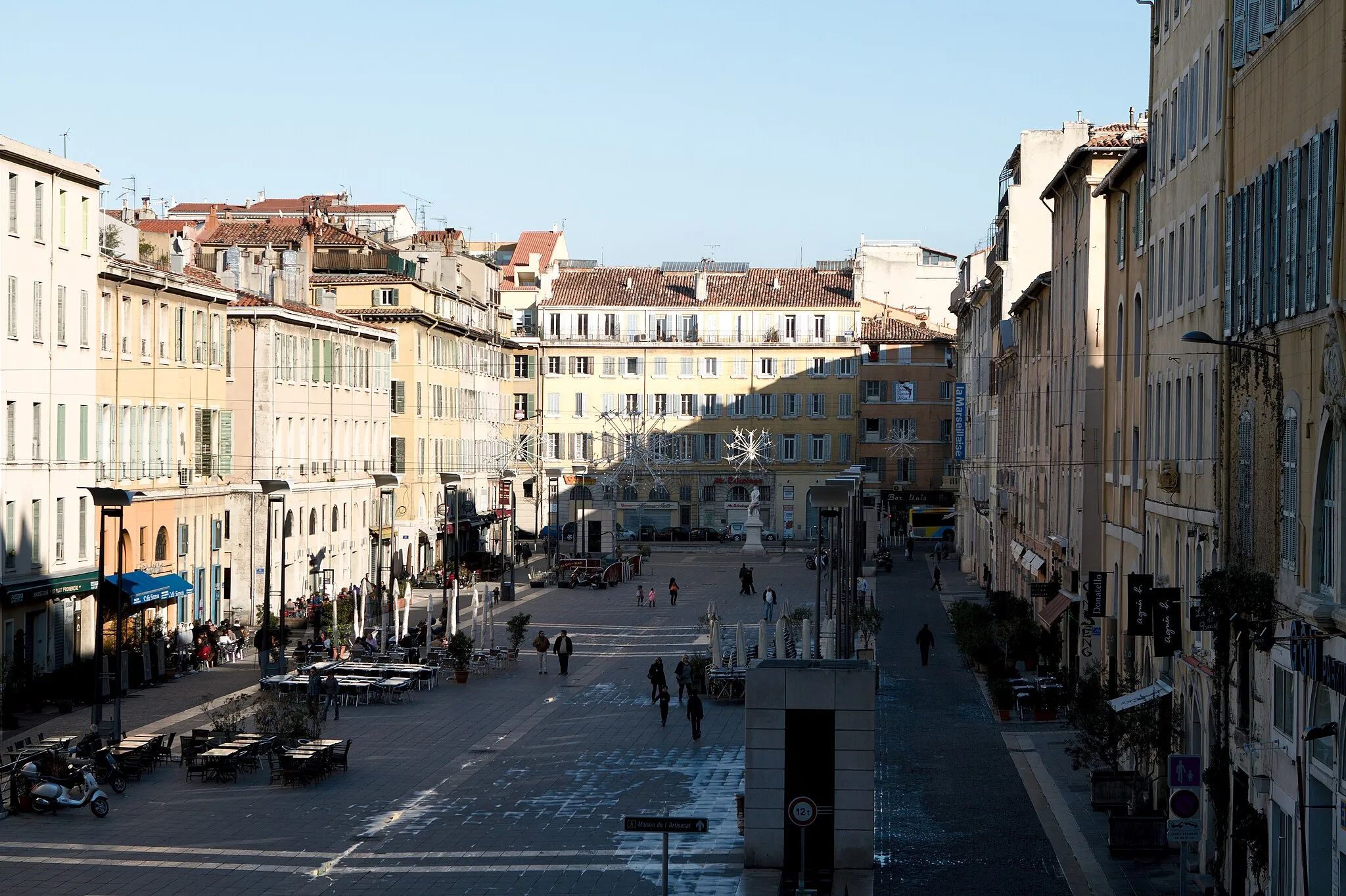 Photo showing: Cours Honoré-d'Estienne-d'Orves in Marseille, Bouches-du-Rhône (France).