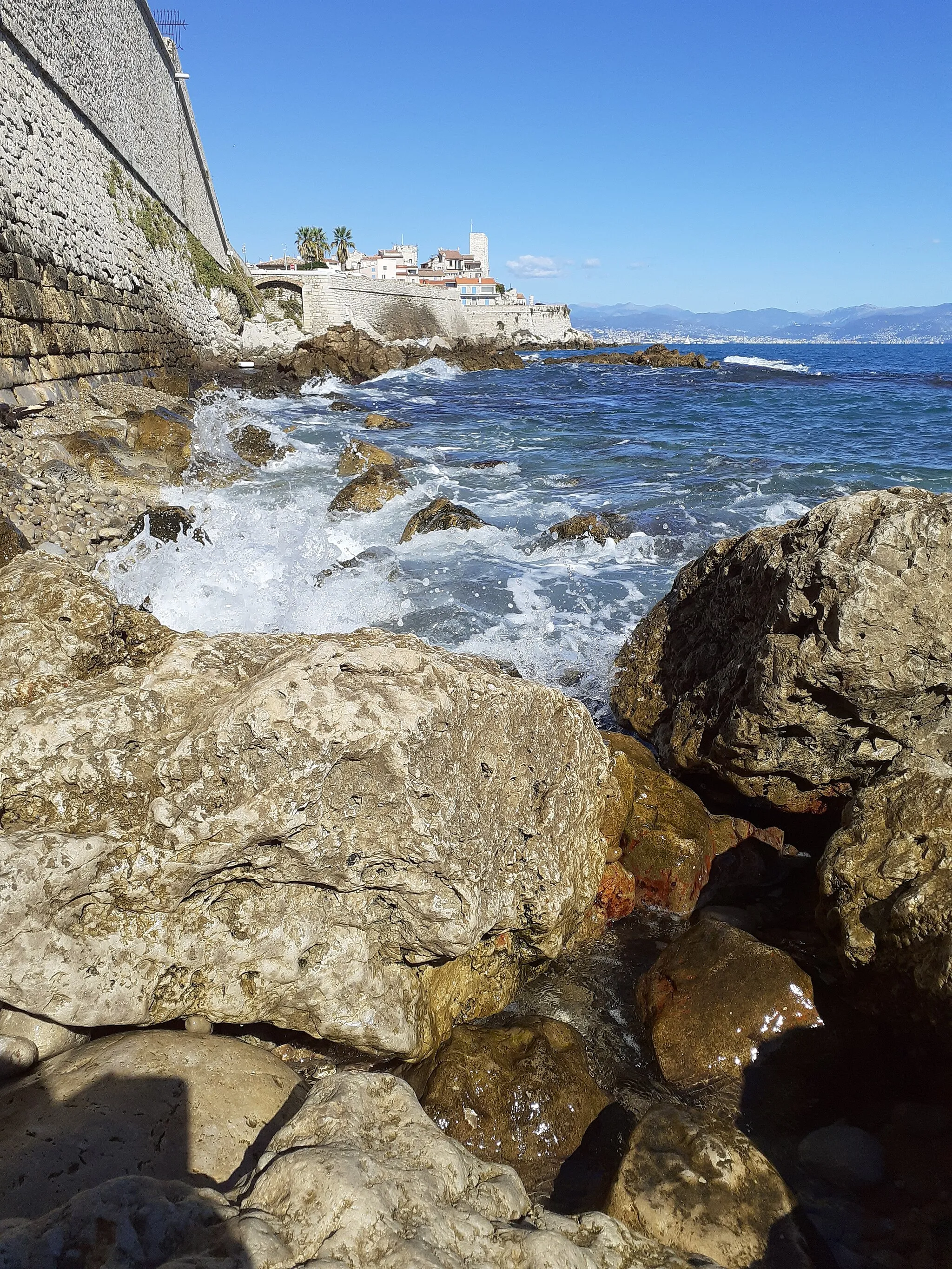 Photo showing: Vieille ville, Antibes - remote view