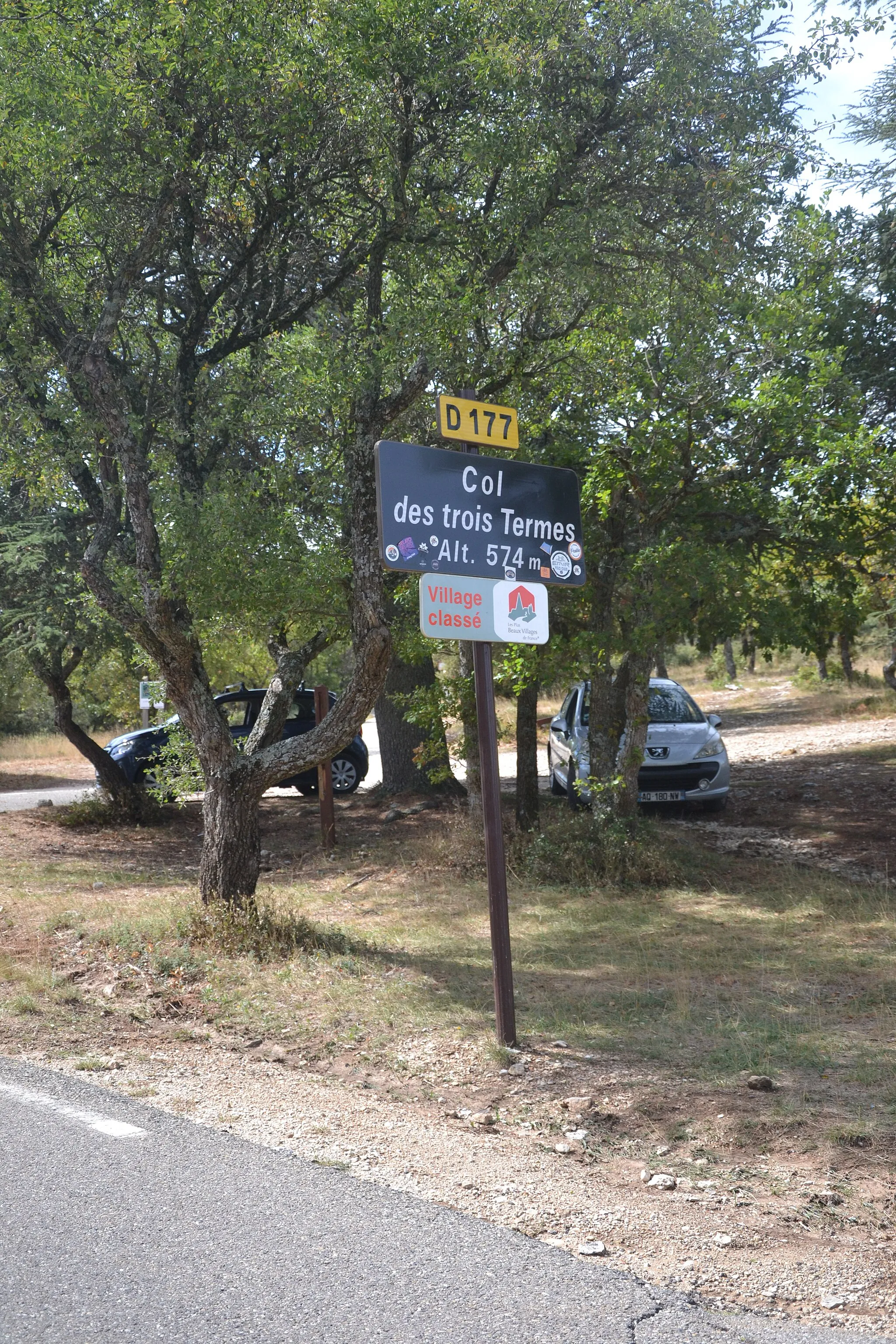 Photo showing: Col des 3 termes