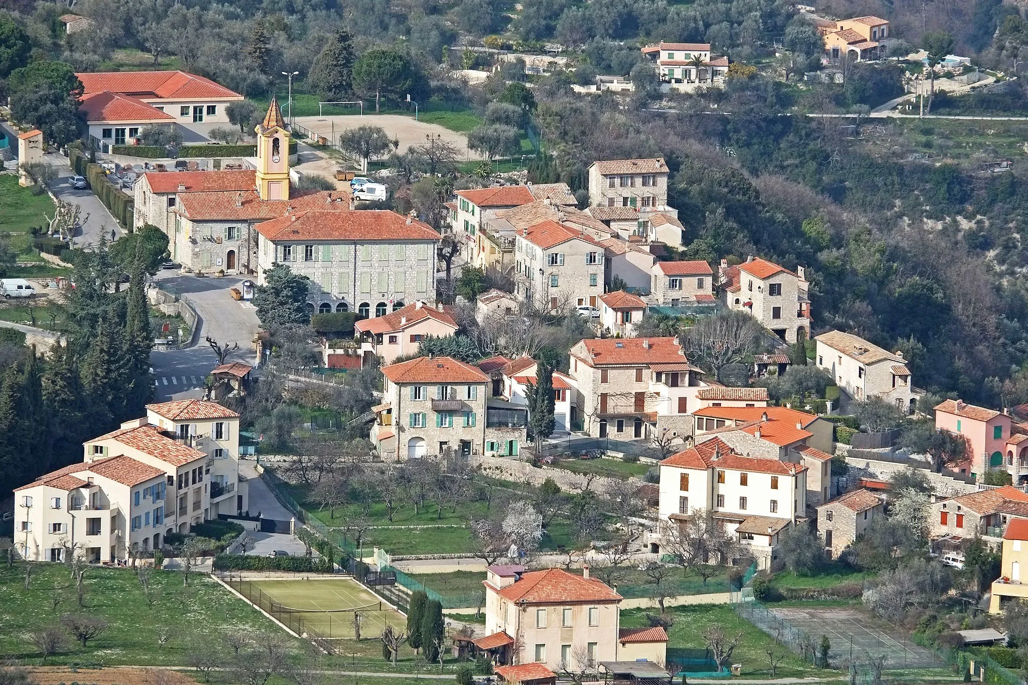 Photo showing: Vue du village de Châteauneuf-Villevieille depuis les ruines de Castel Nuovo.
